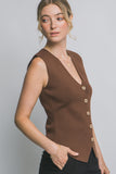 Blusa Chaleco cafe sin mangas para mujer color café | Top elegante con botones dorados frontales