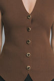 Blusa Chaleco cafe sin mangas para mujer color café | Top elegante con botones dorados frontales