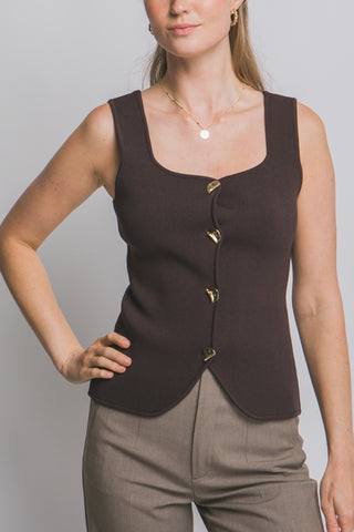Blusa de punto cafe sin mangas con botones dorados elegantes