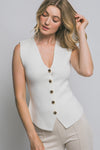 Chaleco Tejido Blanco de Mujer sin Mangas con Botones Dorados – Escote en V Elegante