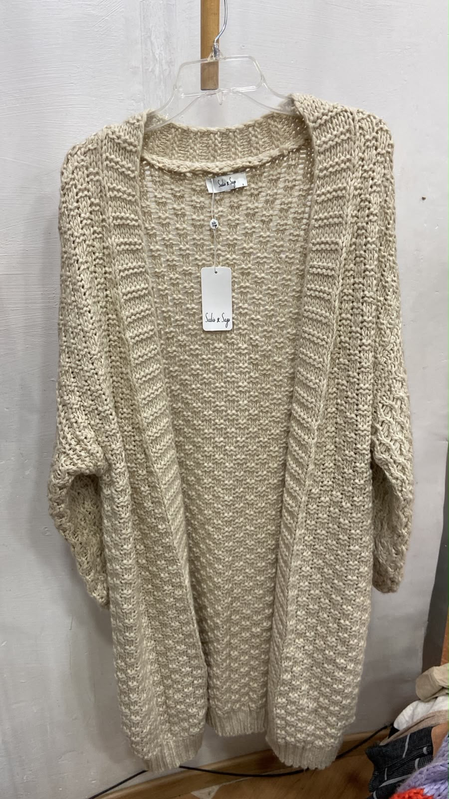 Cárdigan de Punto Calado Beige con Mangas Acampanadas