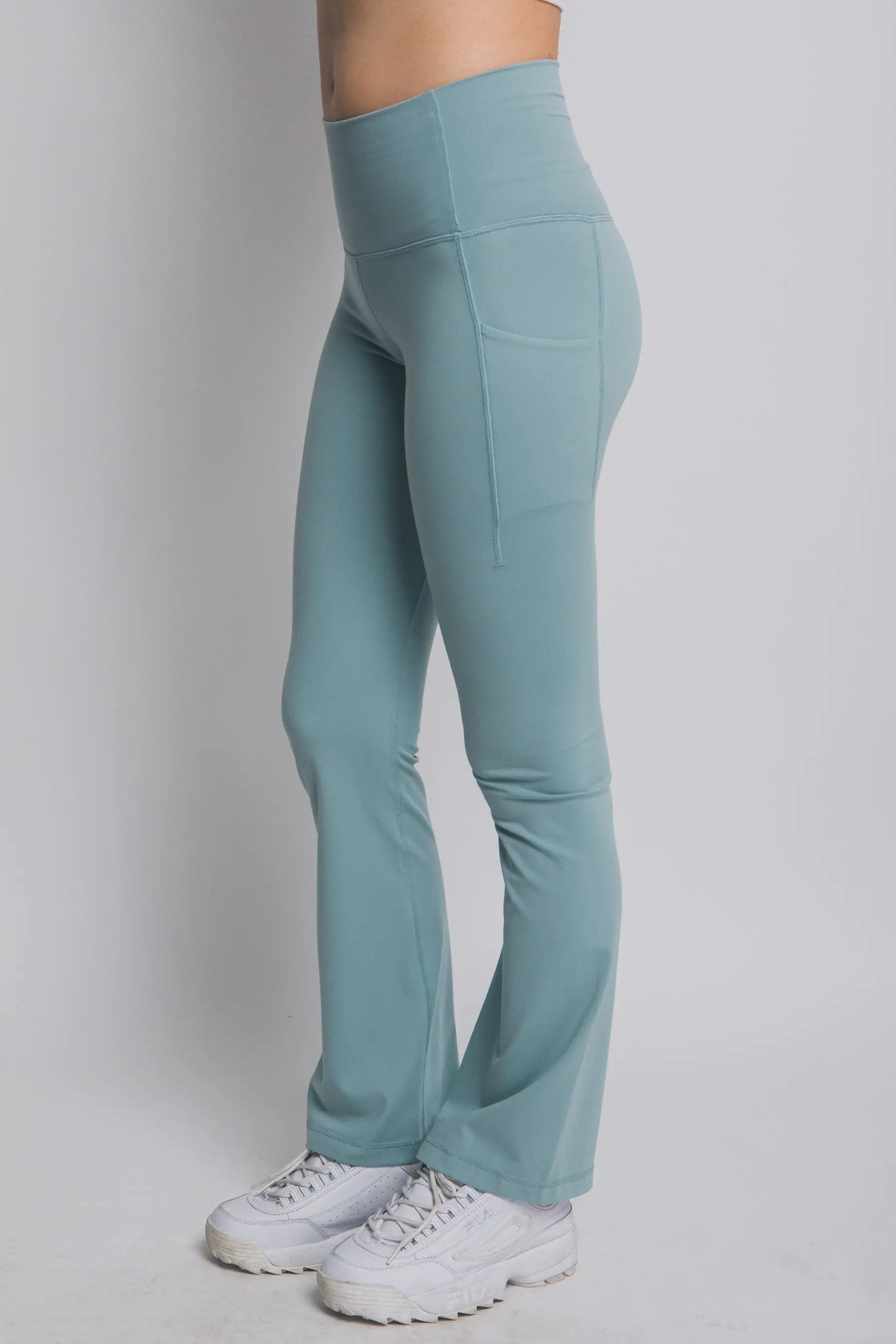 LOVE TREE Leggings Acampanados de Tiro Alto con Bolsillos Laterales - LOVE TREE - Activewear