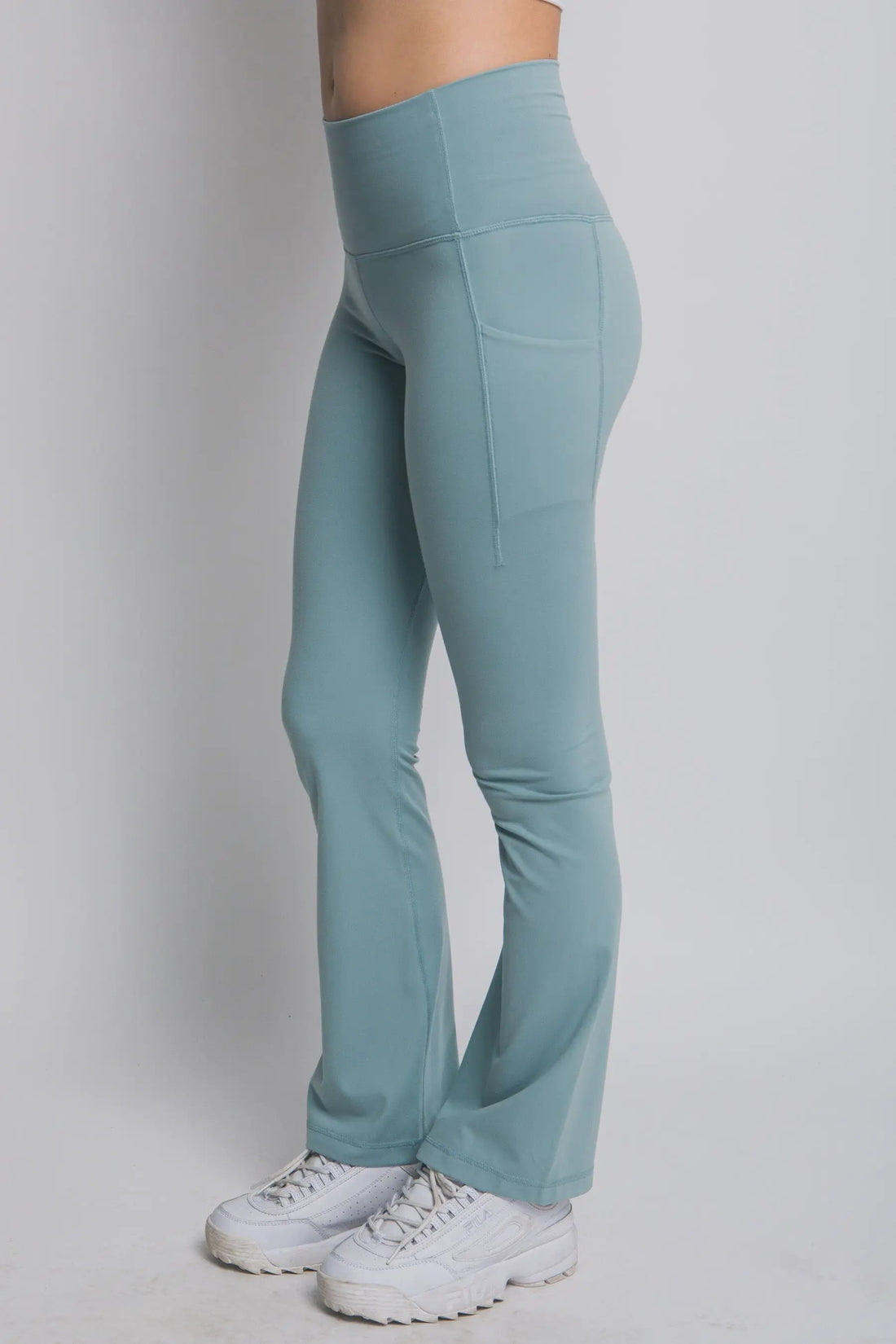 LOVE TREE Leggings Acampanados de Tiro Alto con Bolsillos Laterales - LOVE TREE - Activewear