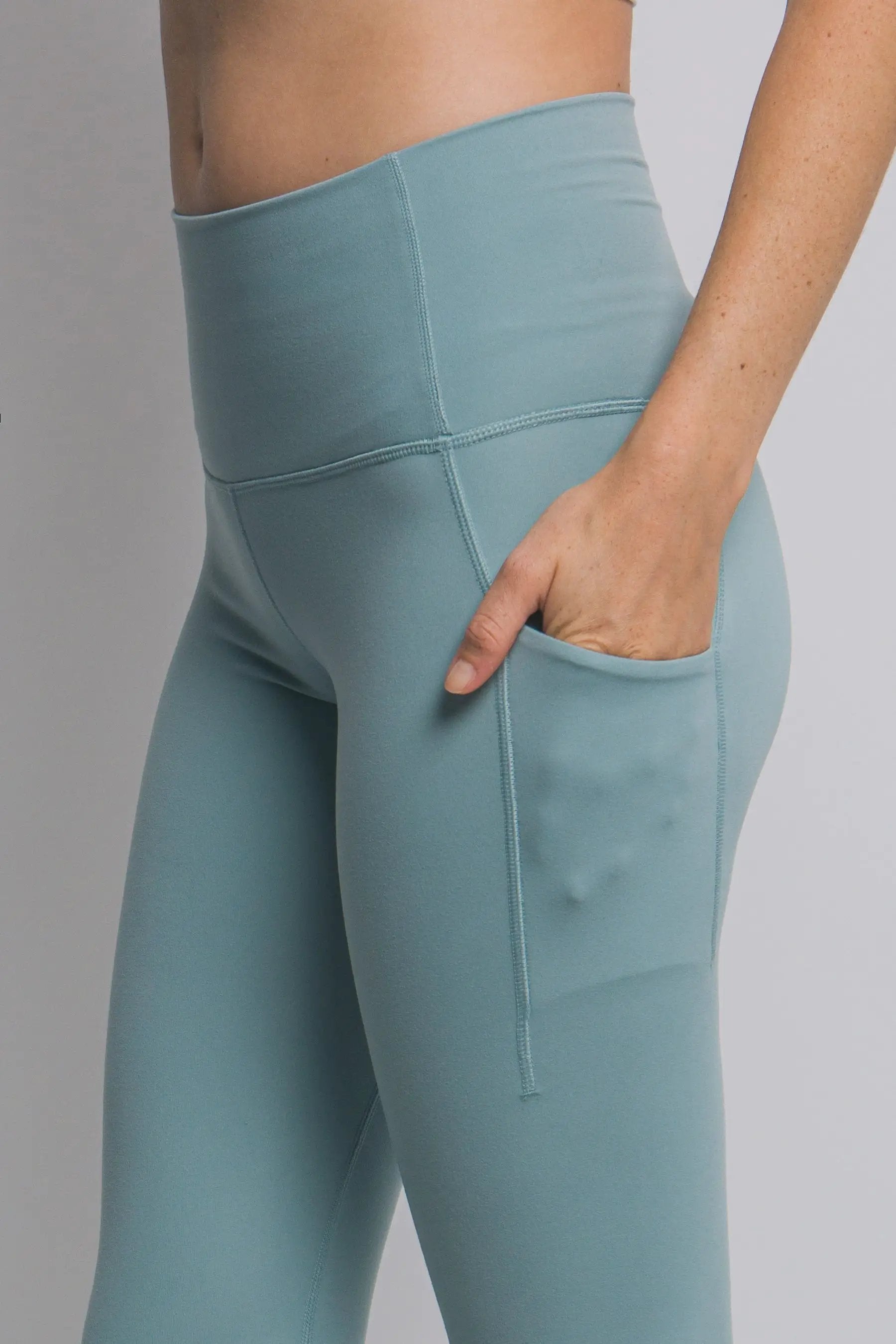 LOVE TREE Leggings Acampanados de Tiro Alto con Bolsillos Laterales - LOVE TREE - Activewear