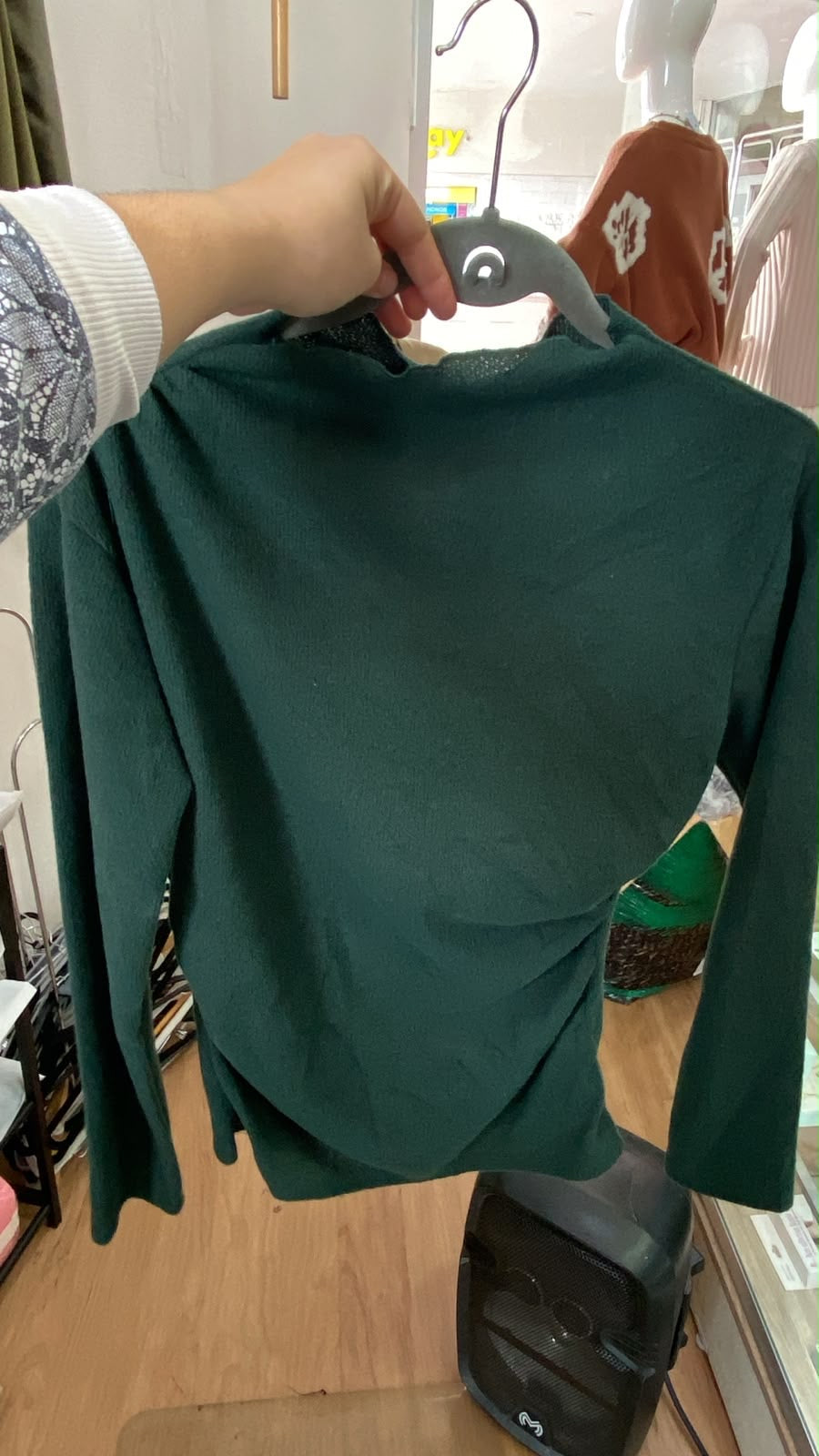 Blusa Verde de Manga Larga con Detalle Drapeado y Nudo