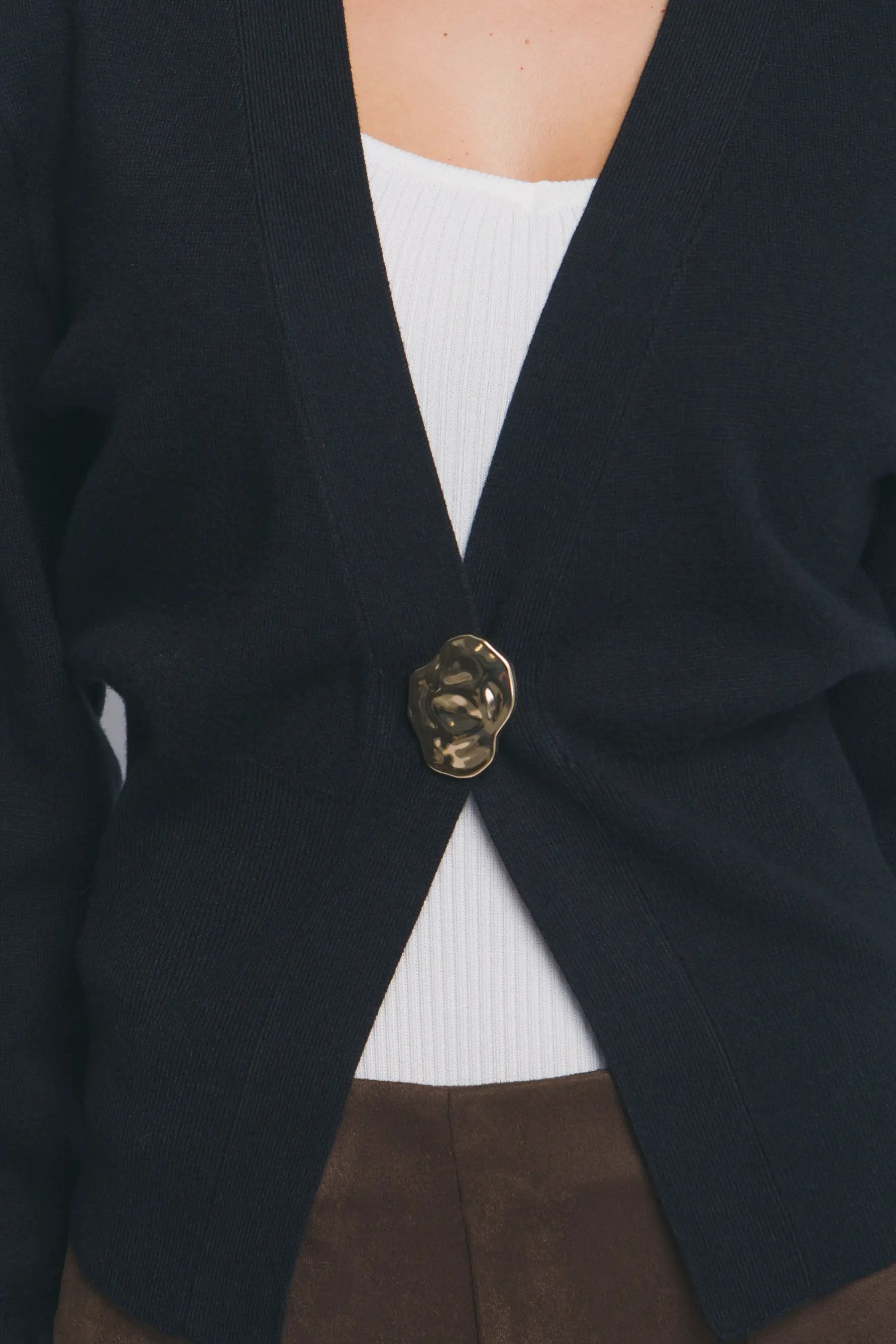 Suéter Cardigan de Dama con Cuello V y Botones dorados by LOVE TREE