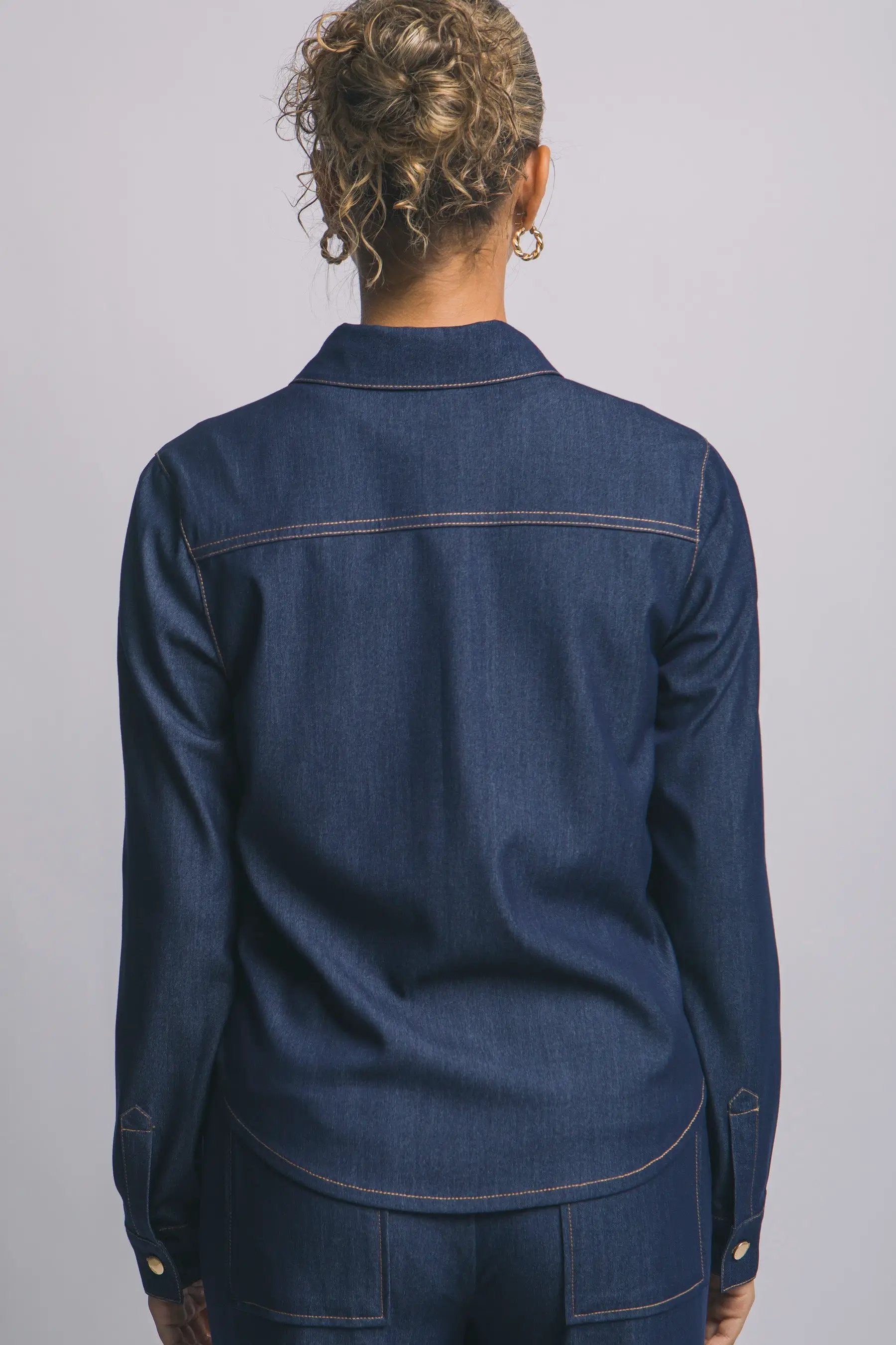 Camisa Blusa Tipo Mezclilla de Manga Larga con Botones Dorados para Mujer by LOVE TREE