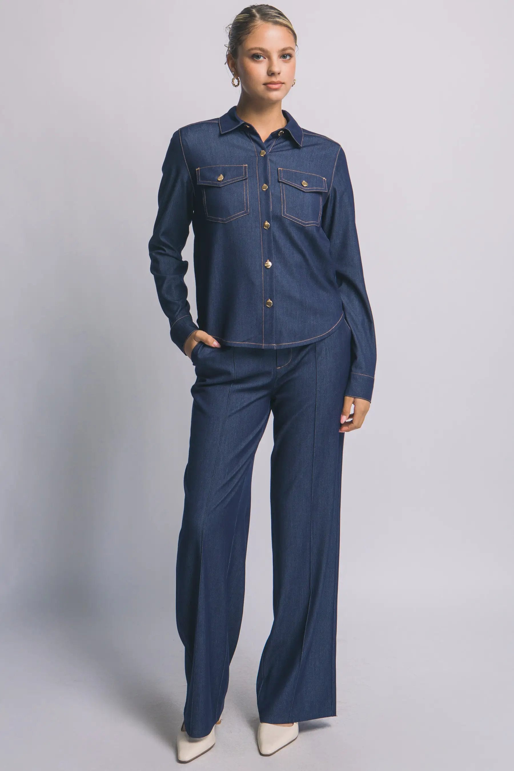 Camisa Blusa Tipo Mezclilla de Manga Larga con Botones Dorados para Mujer by LOVE TREE