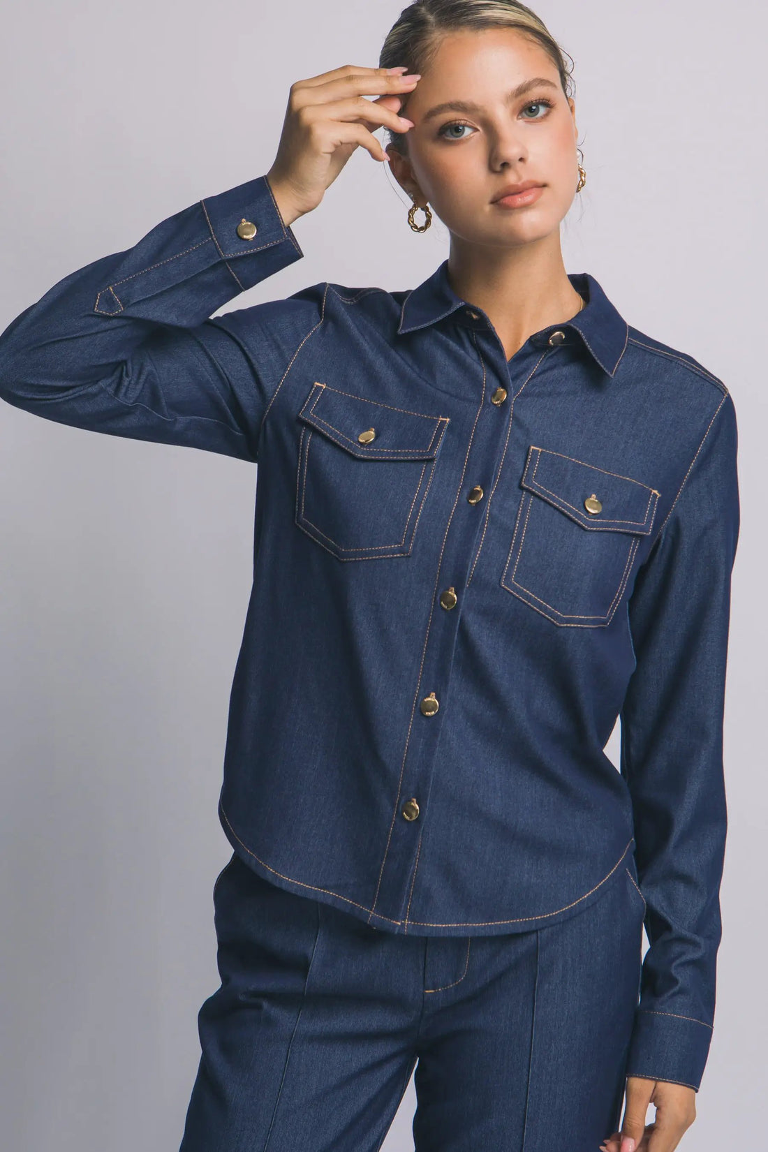 Camisa Blusa Tipo Mezclilla de Manga Larga con Botones Dorados para Mujer by LOVE TREE