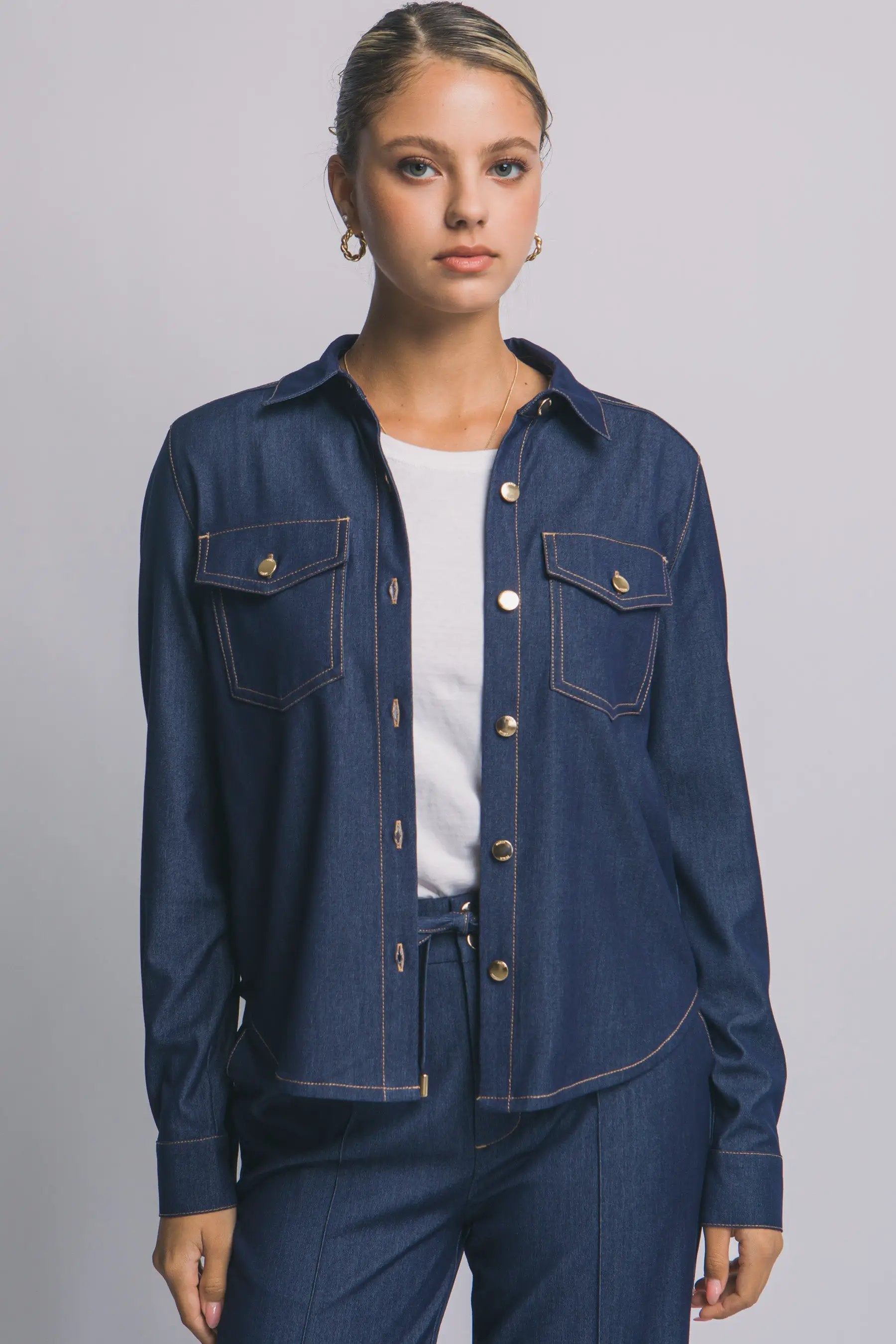 Camisa Blusa Tipo Mezclilla de Manga Larga con Botones Dorados para Mujer by LOVE TREE