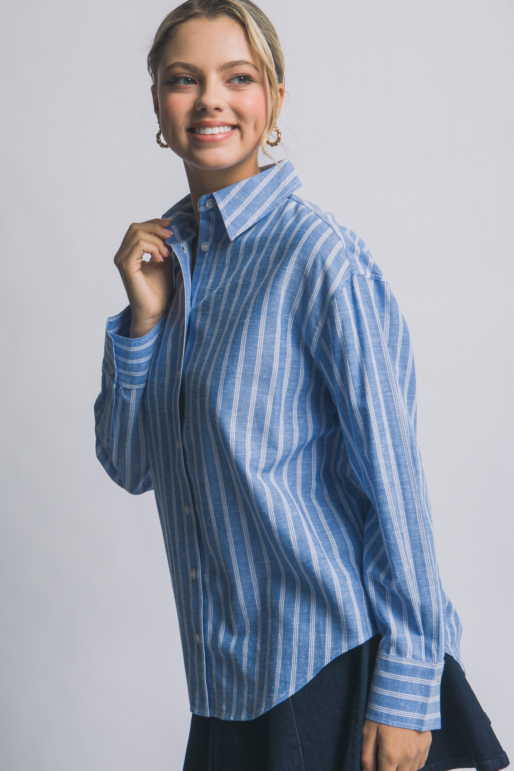 Camisa Oversized a Rayas Azules – Estilo Casual Chic en Algodón y Lino