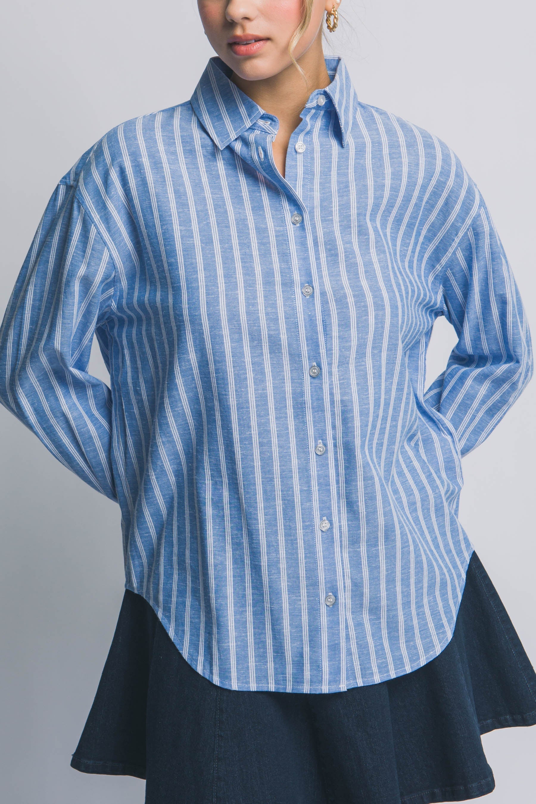 Camisa Oversized a Rayas Azules – Estilo Casual Chic en Algodón y Lino