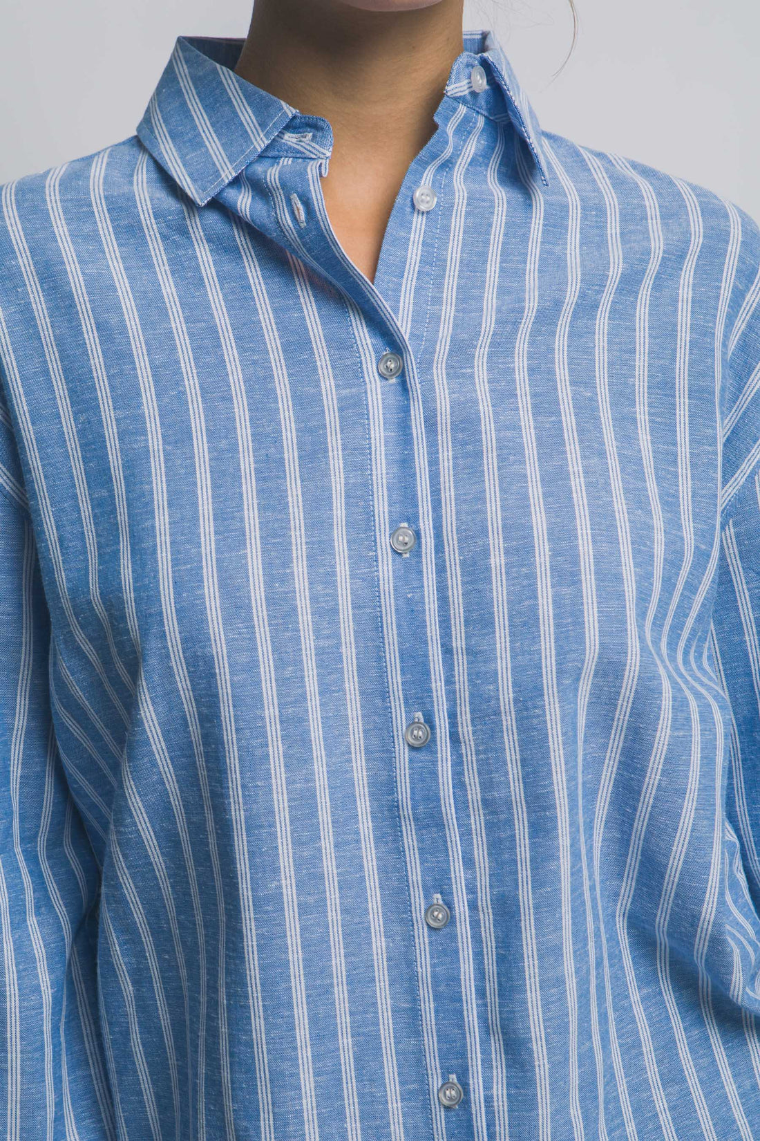 Camisa Oversized de Rayas con Botones Azul Manga Larga by LOVE TREE