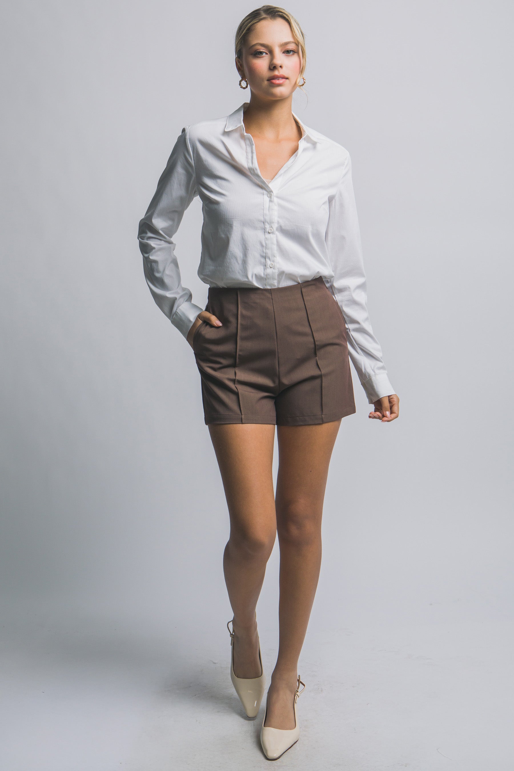Shorts de tiro alto cafe by LOVE TREE