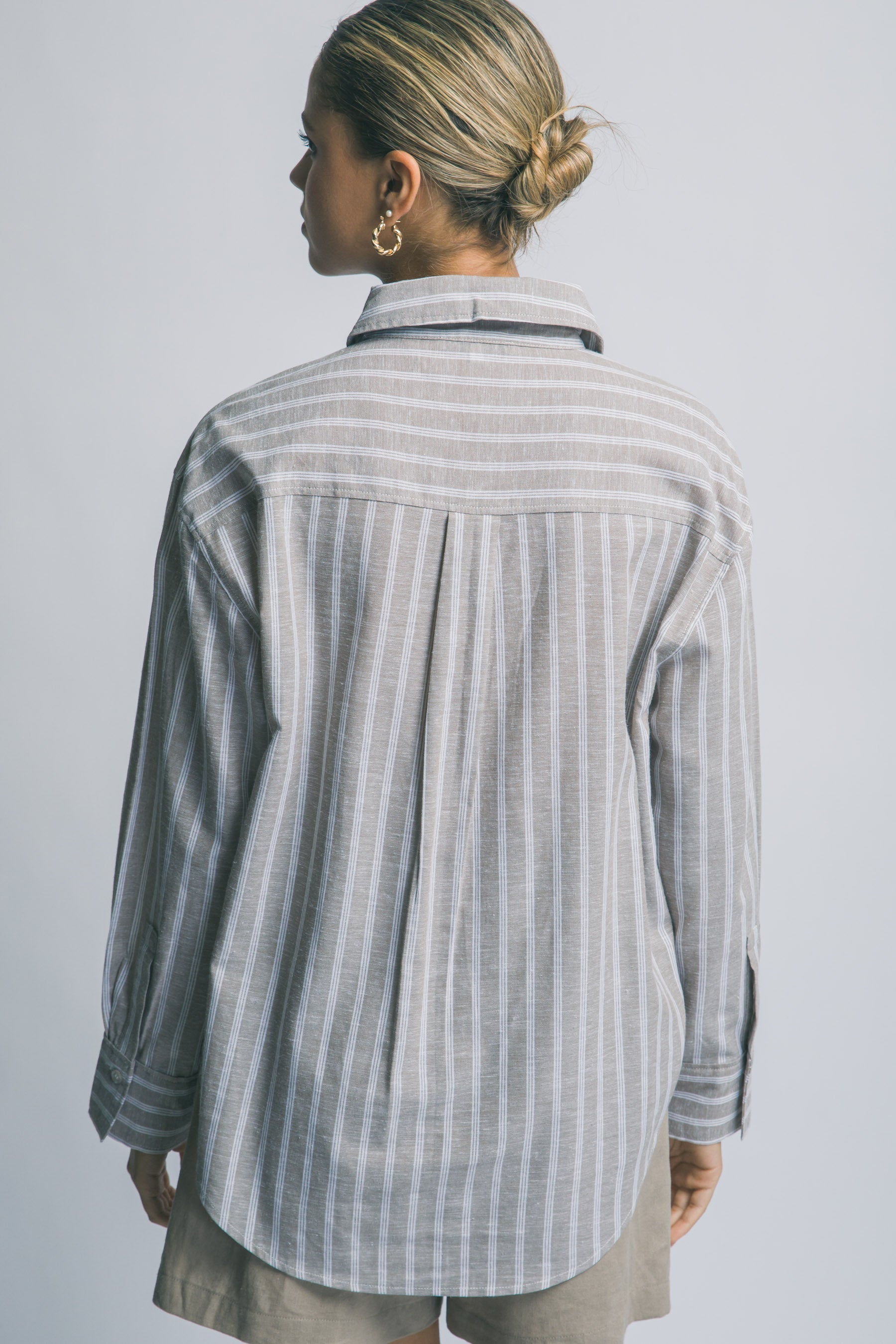 Camisa Oversized a Rayas Azules – Estilo Casual Chic en Algodón y Lino