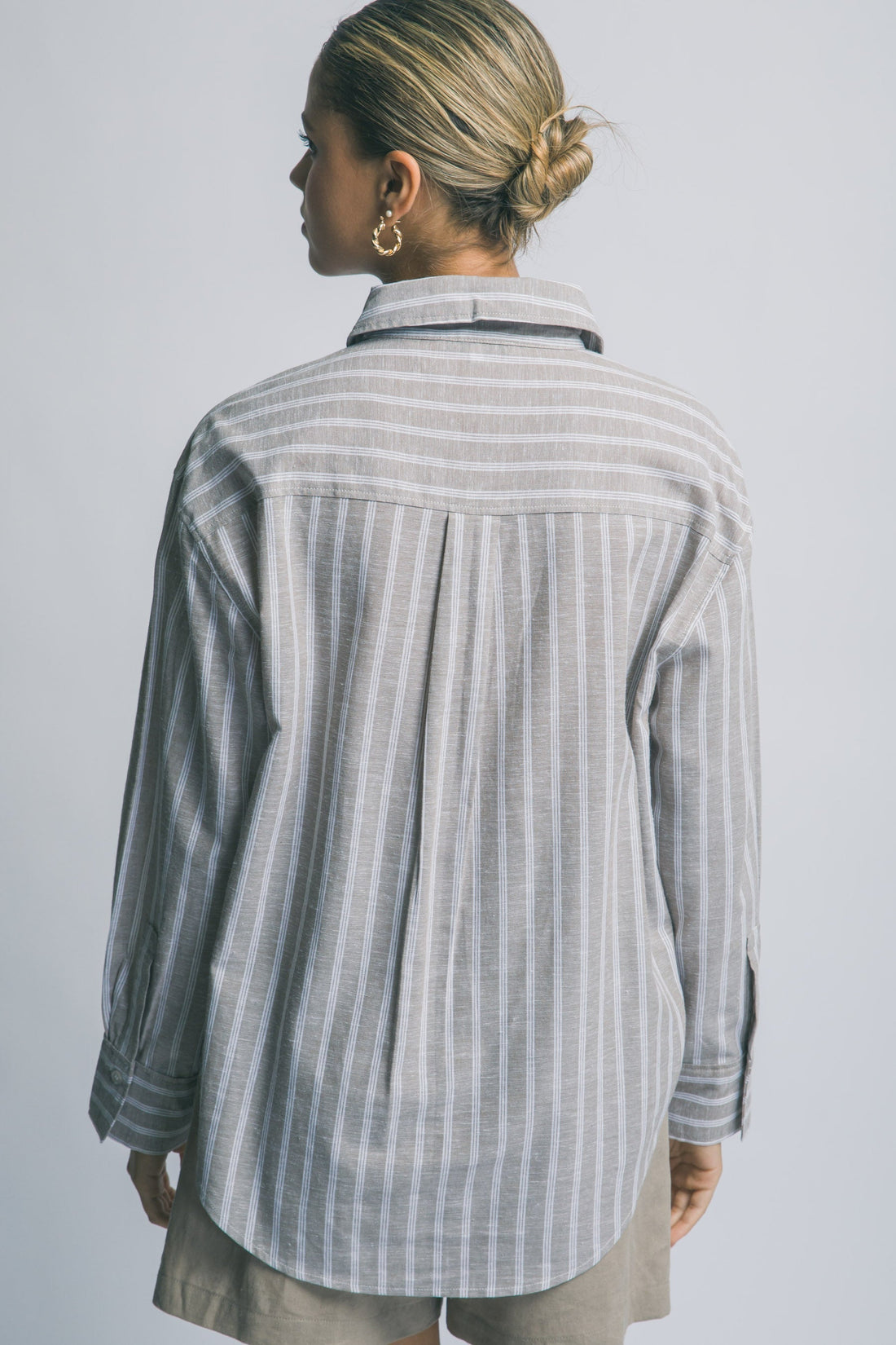 Camisa Oversized a Rayas Azules – Estilo Casual Chic en Algodón y Lino