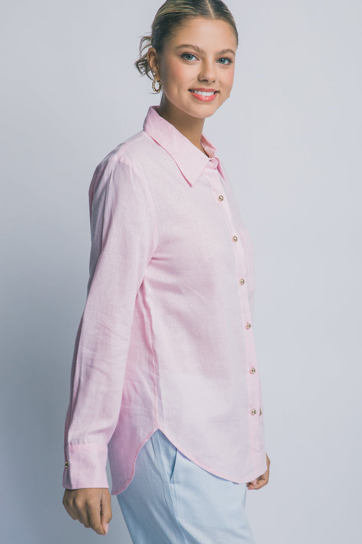 Blusa Rosa de Lino y Viscosa: Elegancia Relajada con Botones Dorados