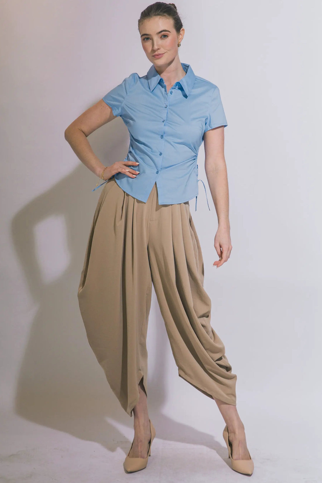 LOVE TREE Blusa Ajustada con Fruncido Lateral y Manga Corta - LOVE TREE - Tops