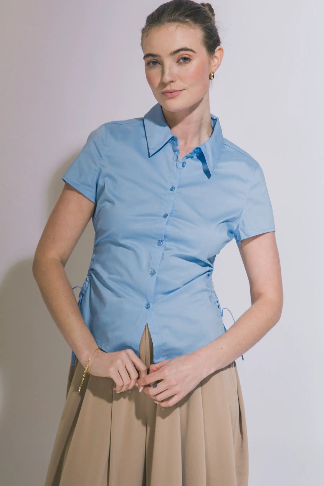 LOVE TREE Blusa Ajustada con Fruncido Lateral y Manga Corta - LOVE TREE - Tops