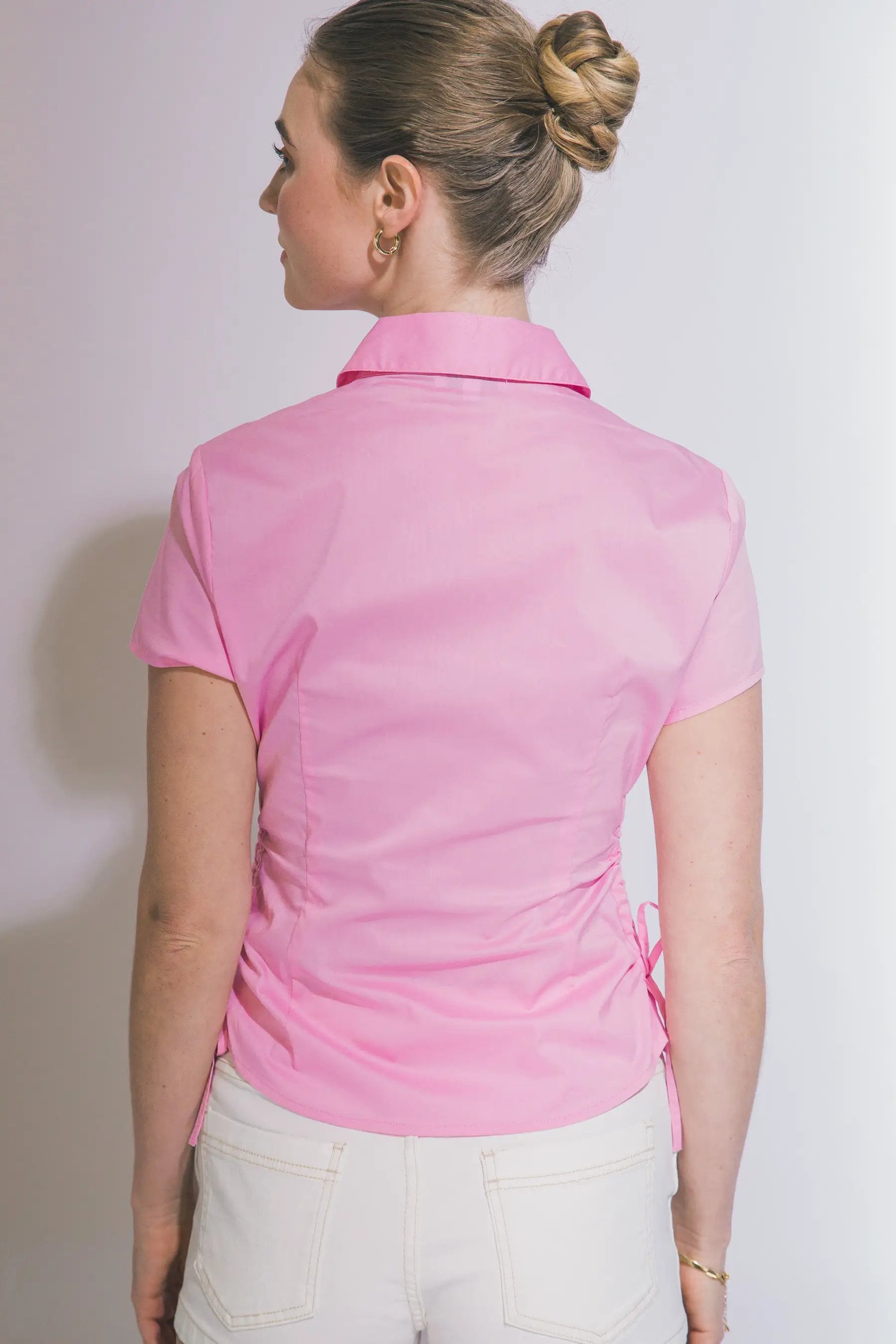 LOVE TREE Blusa Ajustada con Fruncido Lateral y Manga Corta - LOVE TREE - Tops