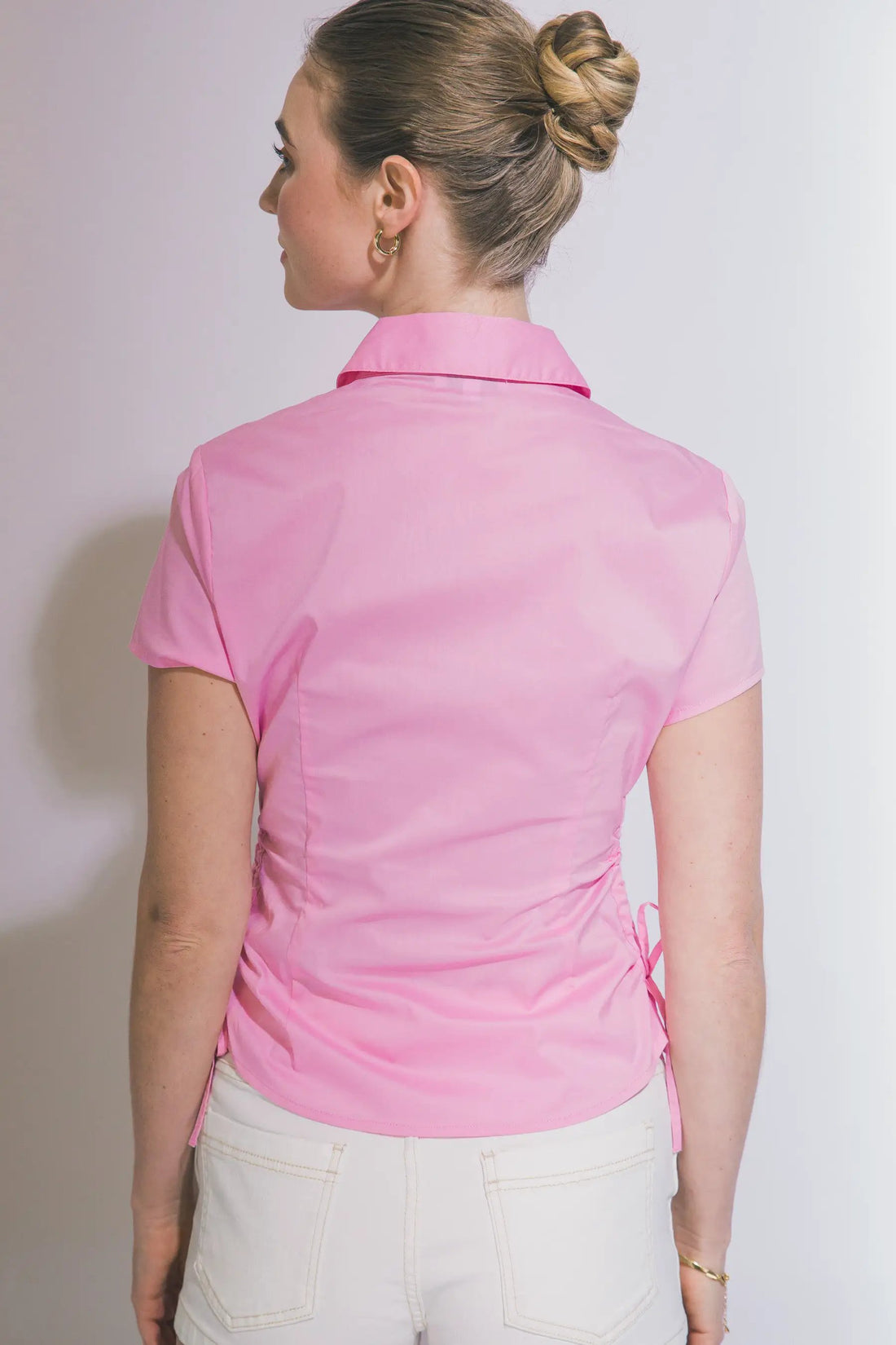 LOVE TREE Blusa Ajustada con Fruncido Lateral y Manga Corta - LOVE TREE - Tops
