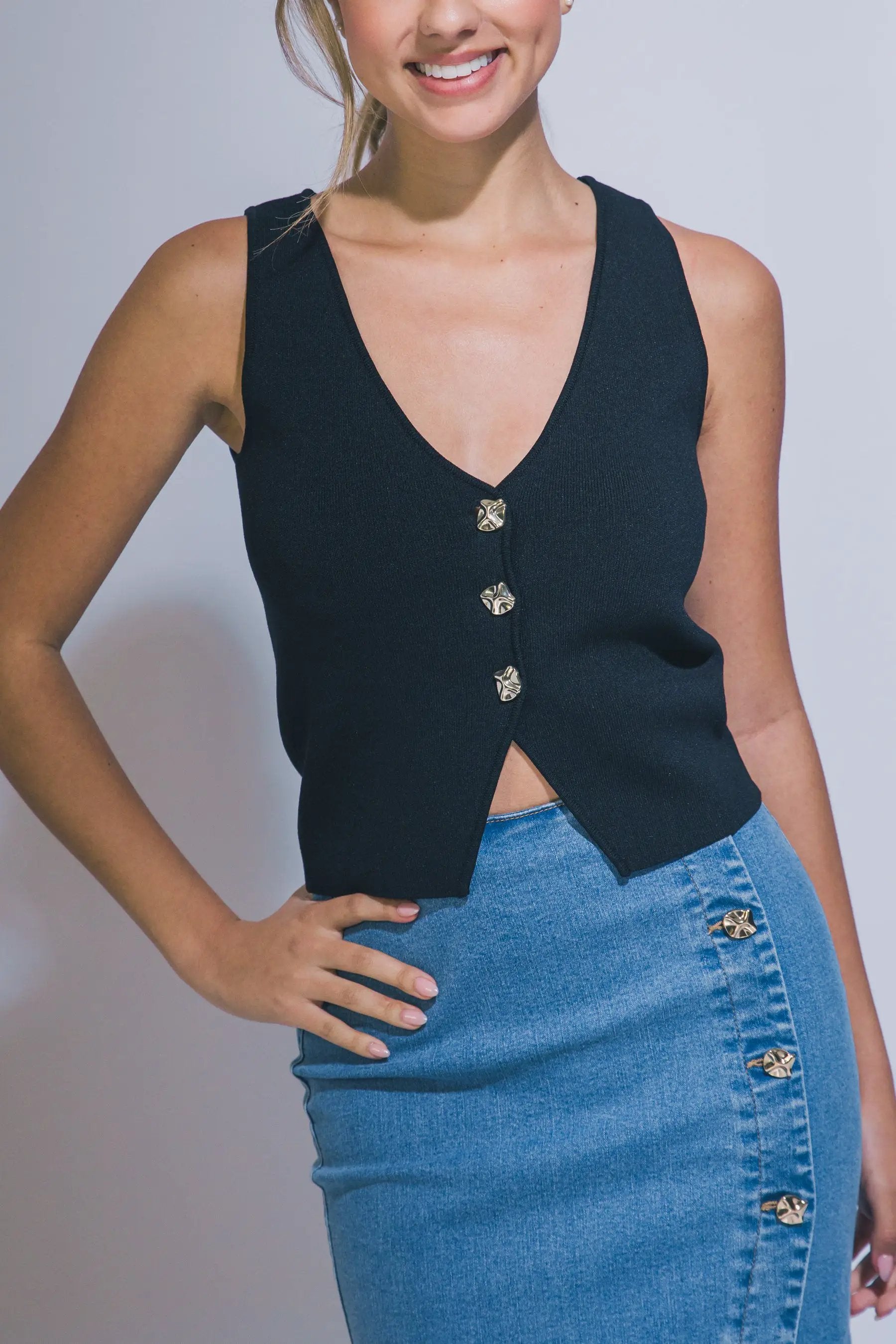 Chaleco de Punto sin Mangas con Botones Dorados by LOVE TREE