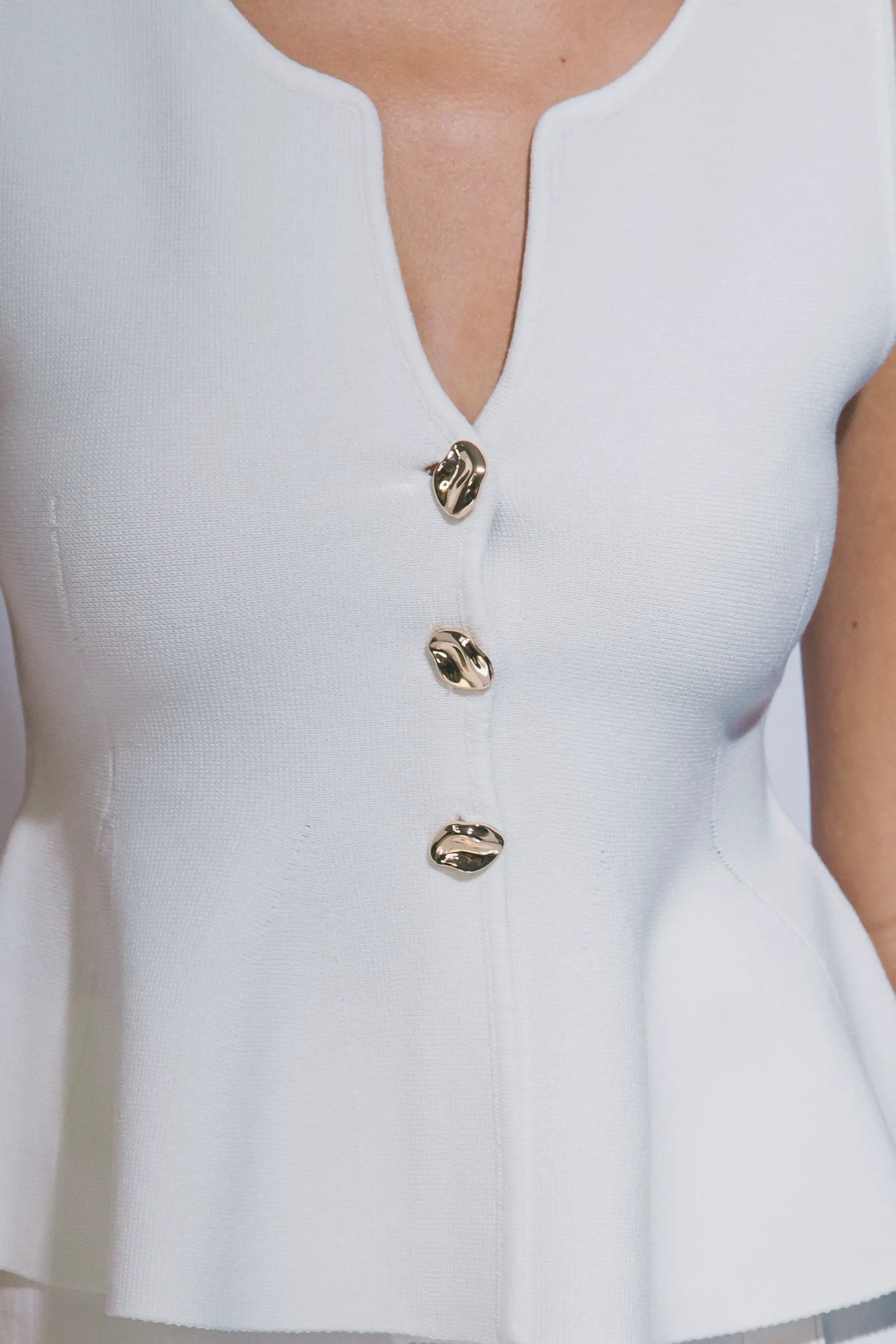 Blusa de Punto con Peplum y Botones al Frente by LOVE TREE