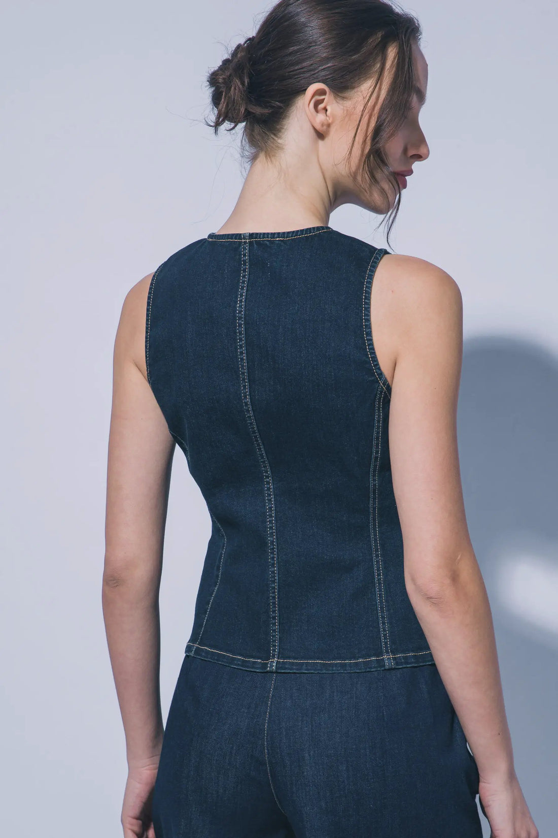 Chaleco de Mezclilla con Cuello Redondo - Estilo y Comodidad by LOVE TREE