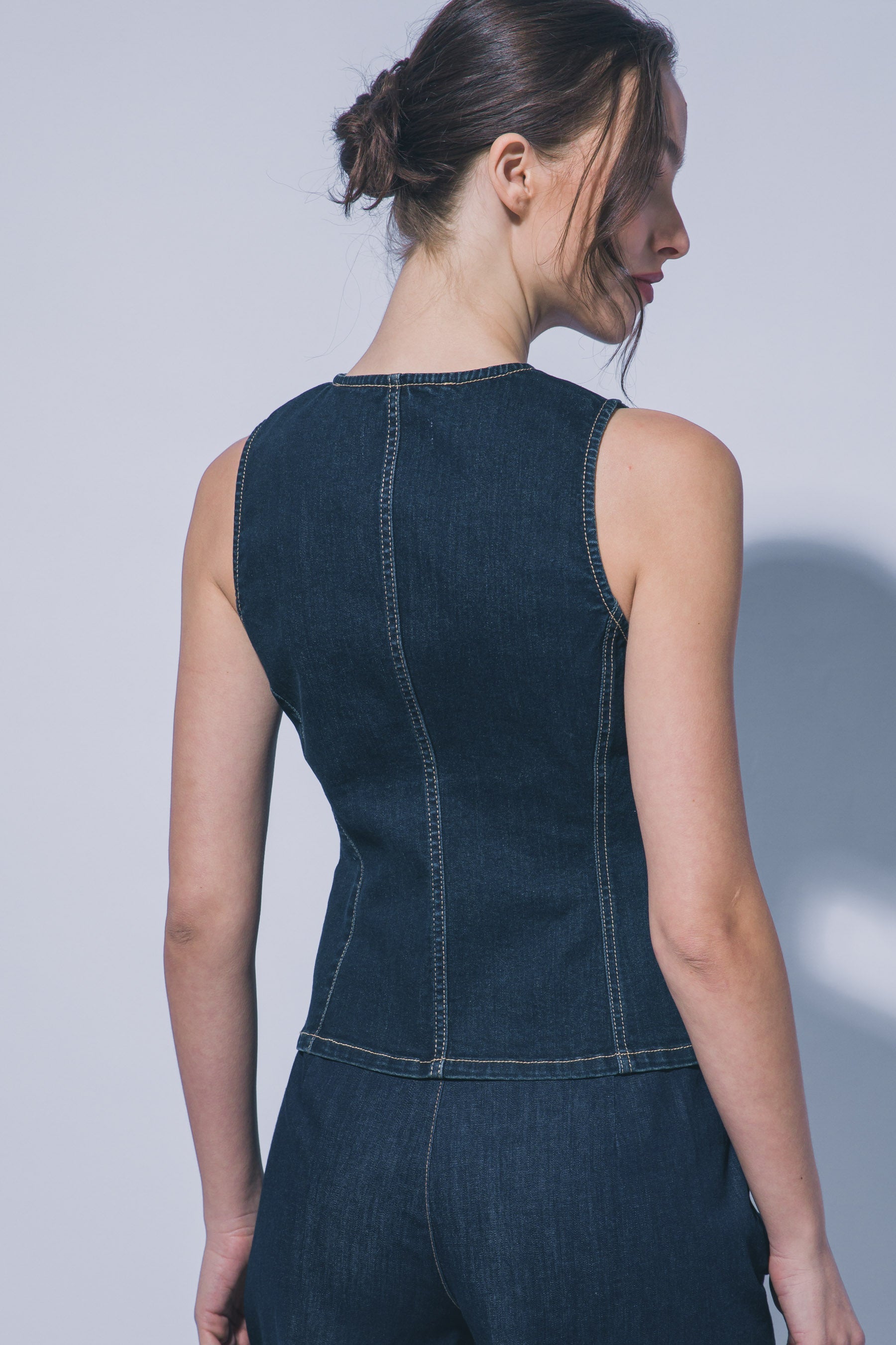 Chaleco de Mezclilla Indigo para Mujer – Estilo Casual Chic con Botones y Bolsillos