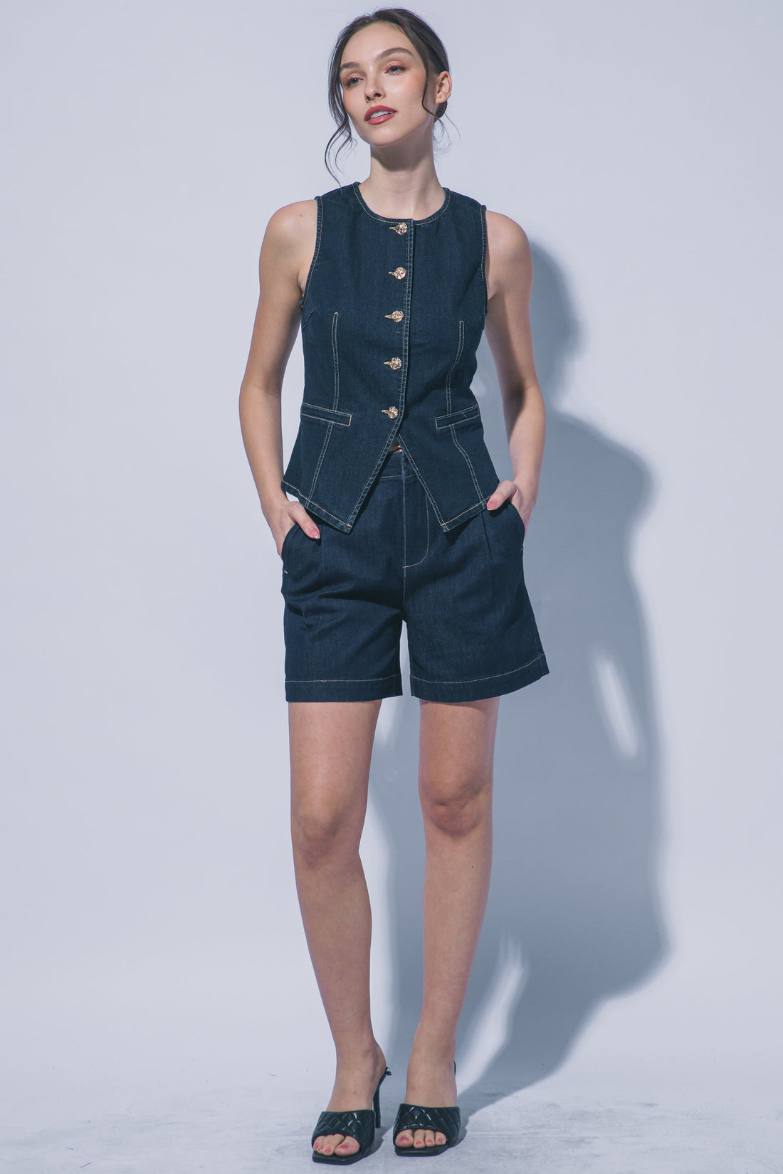 Chaleco de Mezclilla Indigo para Mujer – Estilo Casual Chic con Botones y Bolsillos