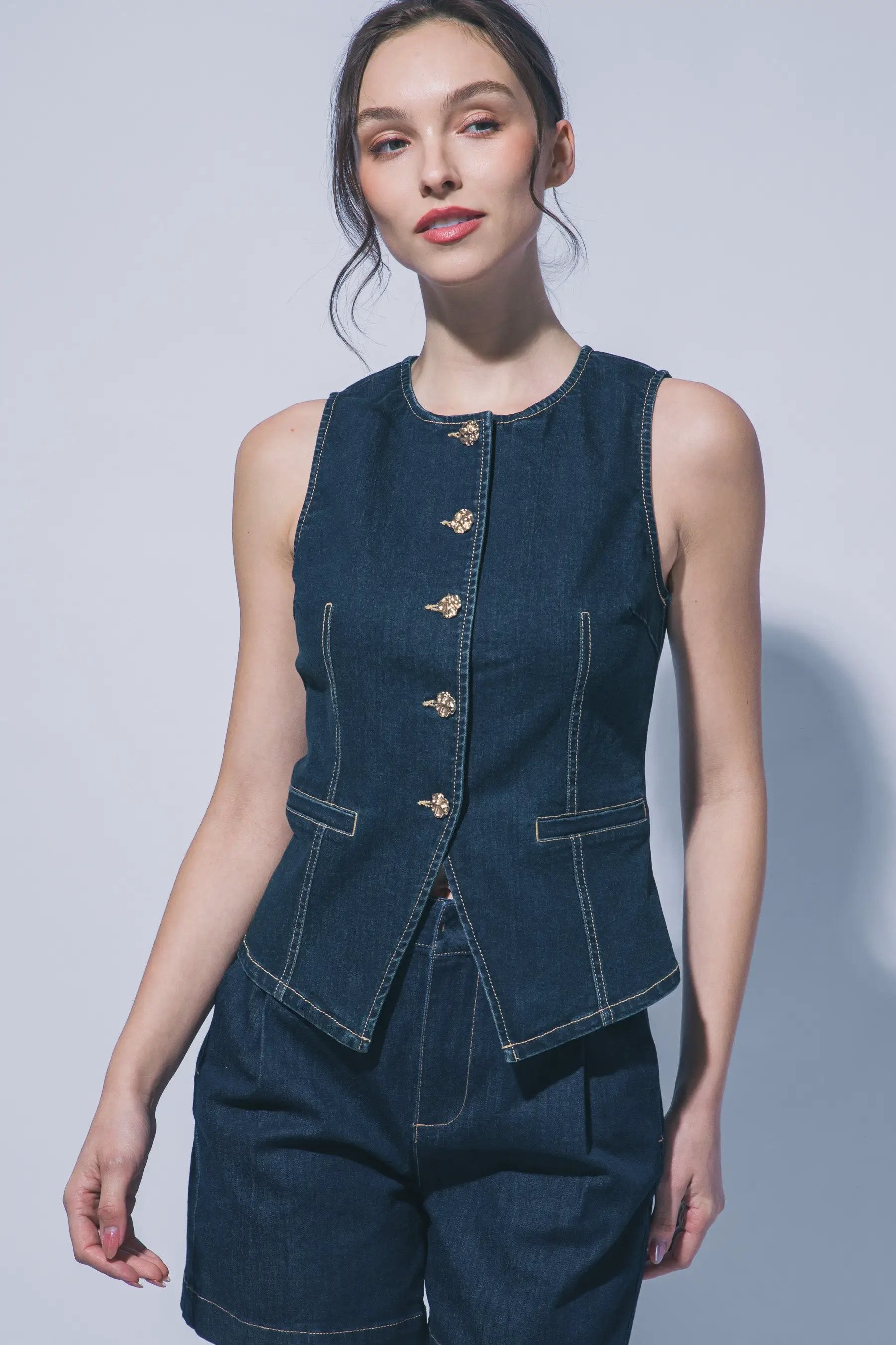 Chaleco de Mezclilla con Cuello Redondo - Estilo y Comodidad by LOVE TREE