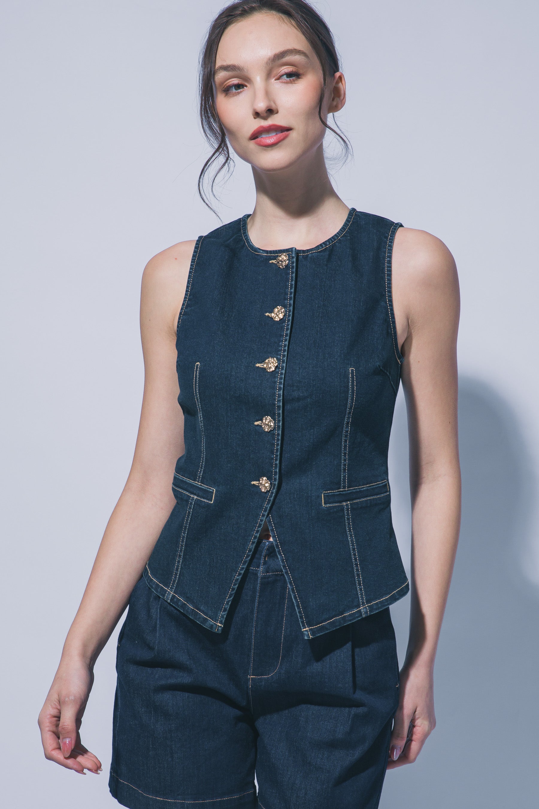 Chaleco de Mezclilla Indigo para Mujer – Estilo Casual Chic con Botones y Bolsillos