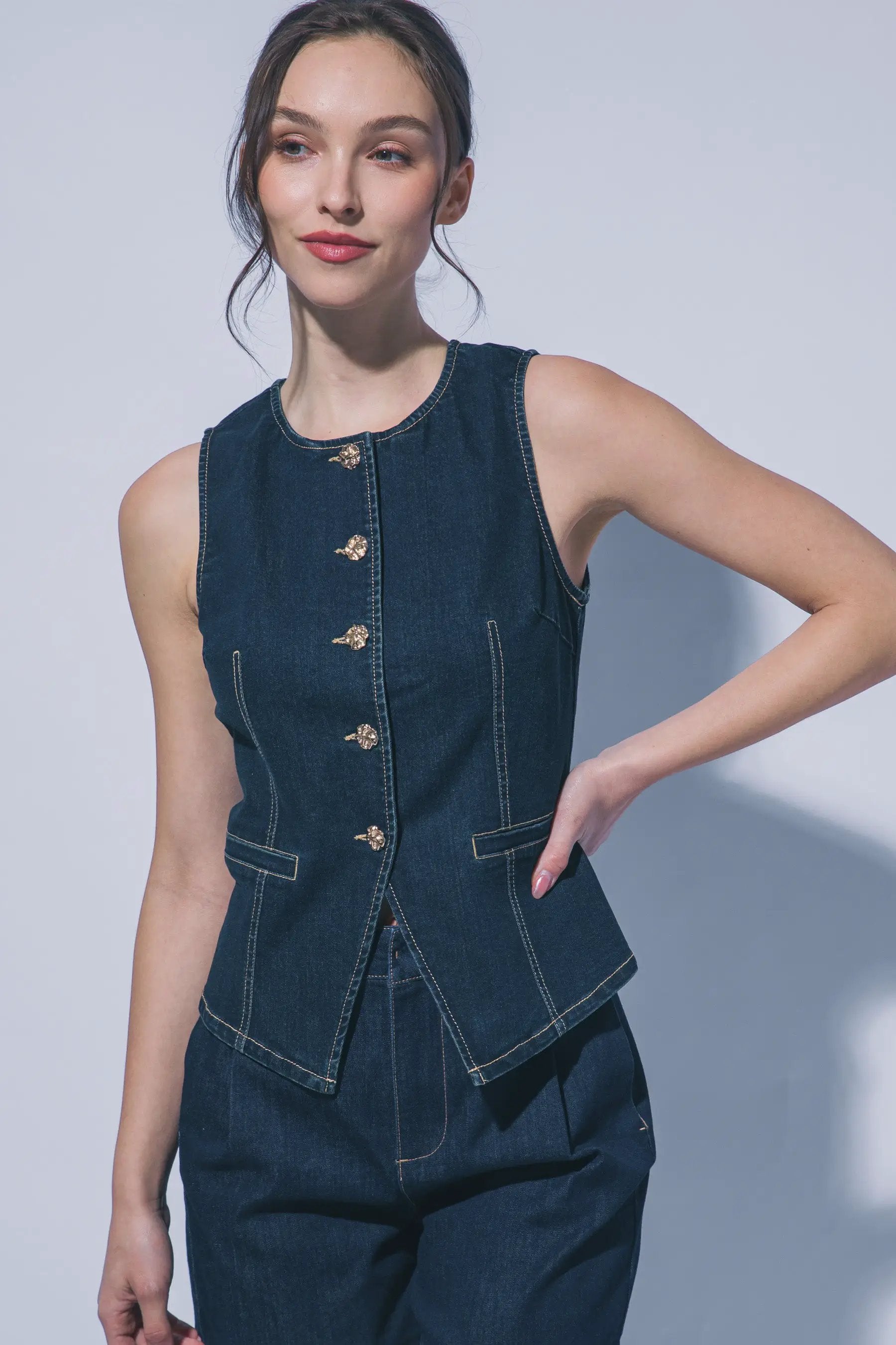 Chaleco de Mezclilla con Cuello Redondo - Estilo y Comodidad by LOVE TREE