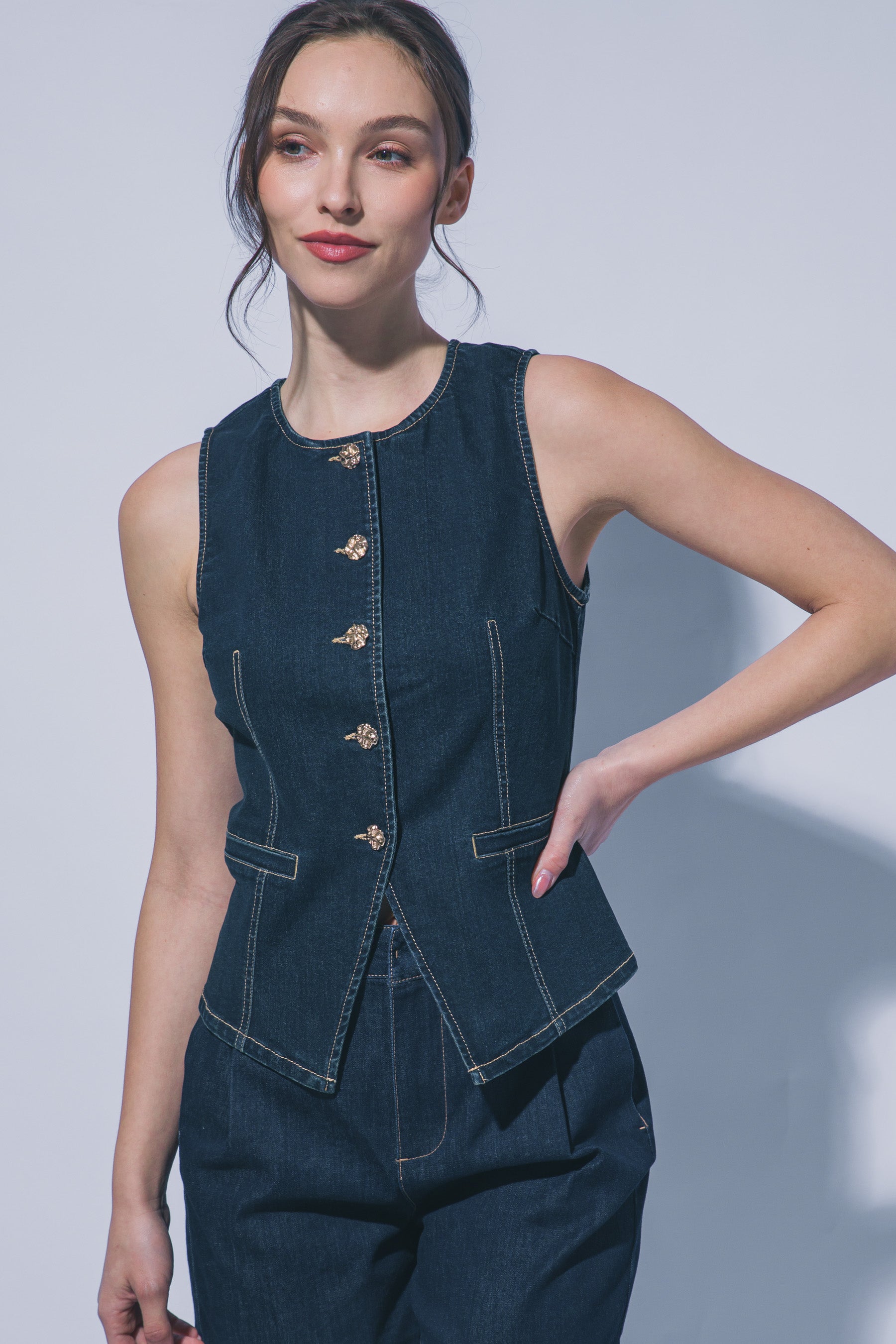 Chaleco de Mezclilla Indigo para Mujer – Estilo Casual Chic con Botones y Bolsillos