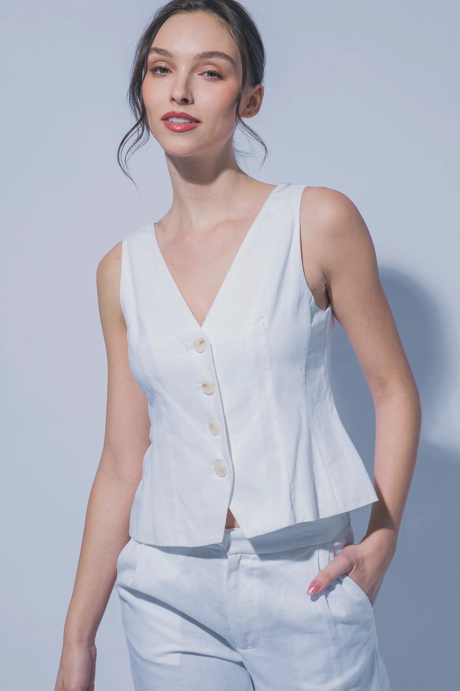 Chaleco de Lino con Escote en V - Elegancia Estival Artesanal