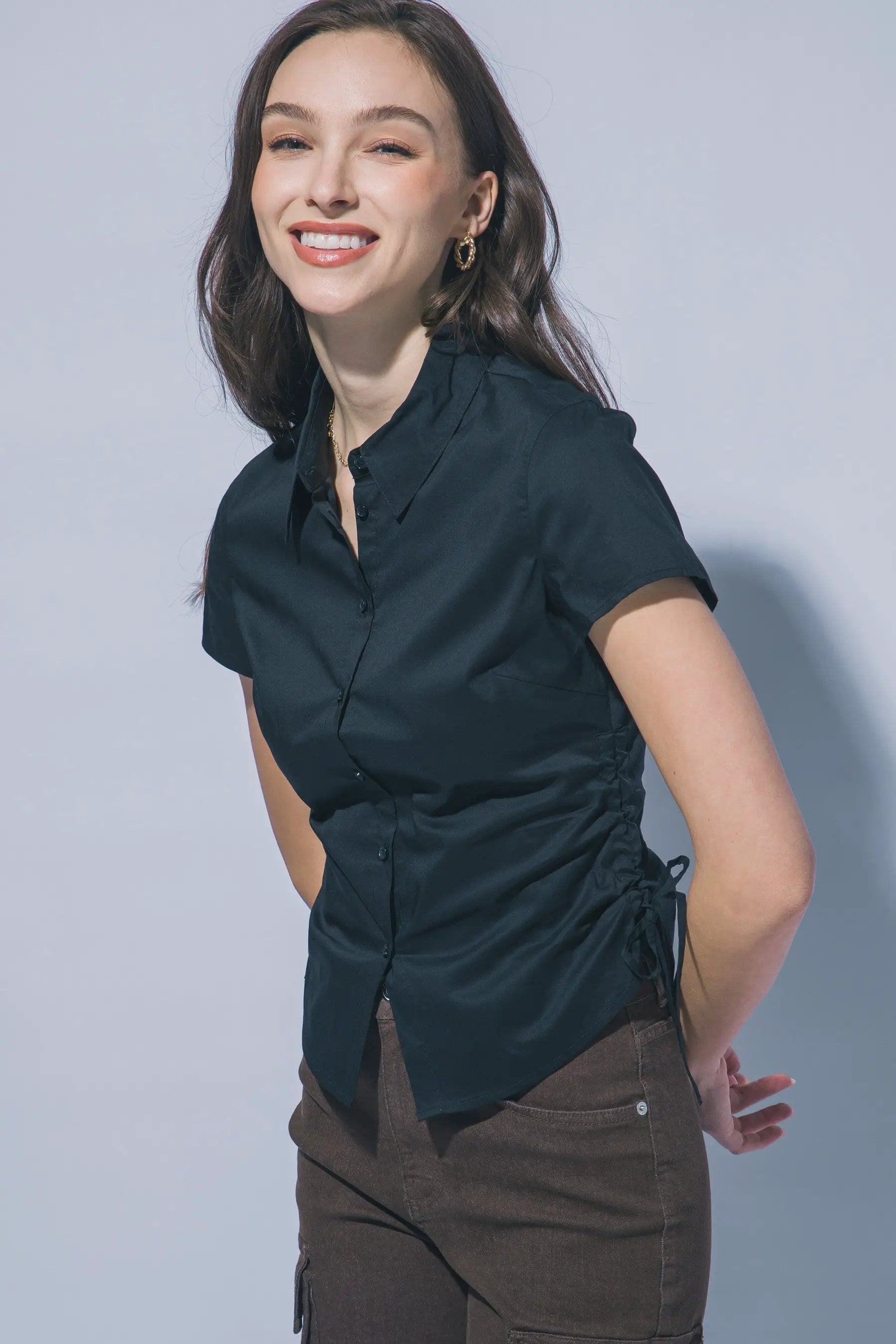 LOVE TREE Blusa Ajustada con Fruncido Lateral y Manga Corta - LOVE TREE - Tops