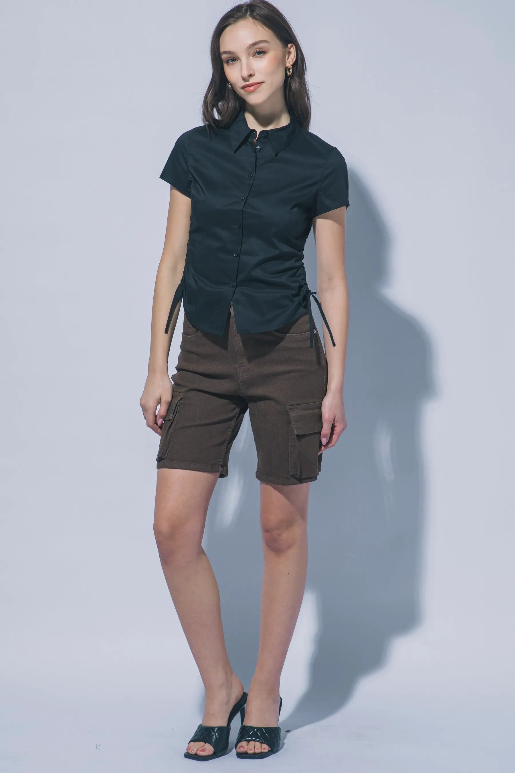 LOVE TREE Blusa Ajustada con Fruncido Lateral y Manga Corta - LOVE TREE - Tops