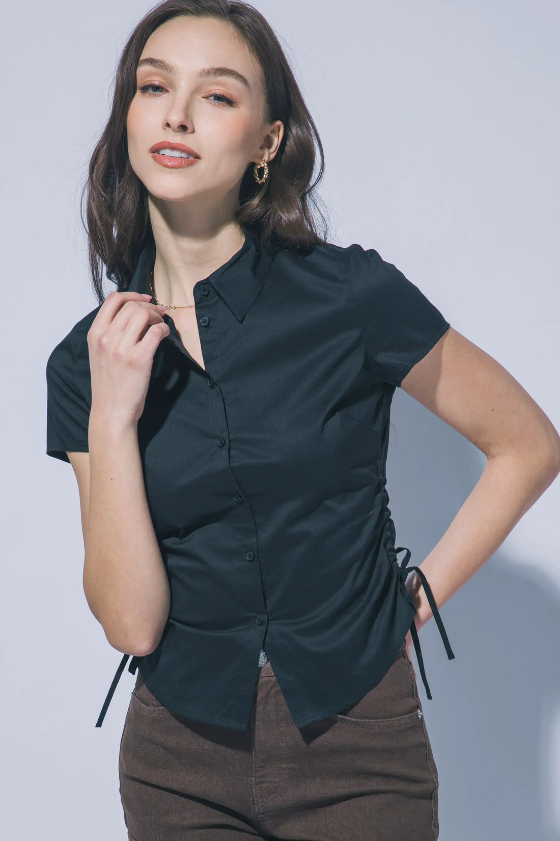 LOVE TREE Blusa Ajustada con Fruncido Lateral y Manga Corta - LOVE TREE - Tops