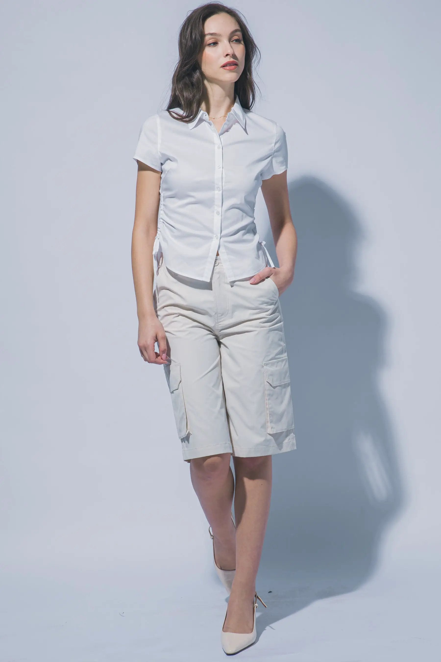 LOVE TREE Blusa Ajustada con Fruncido Lateral y Manga Corta - LOVE TREE - Tops