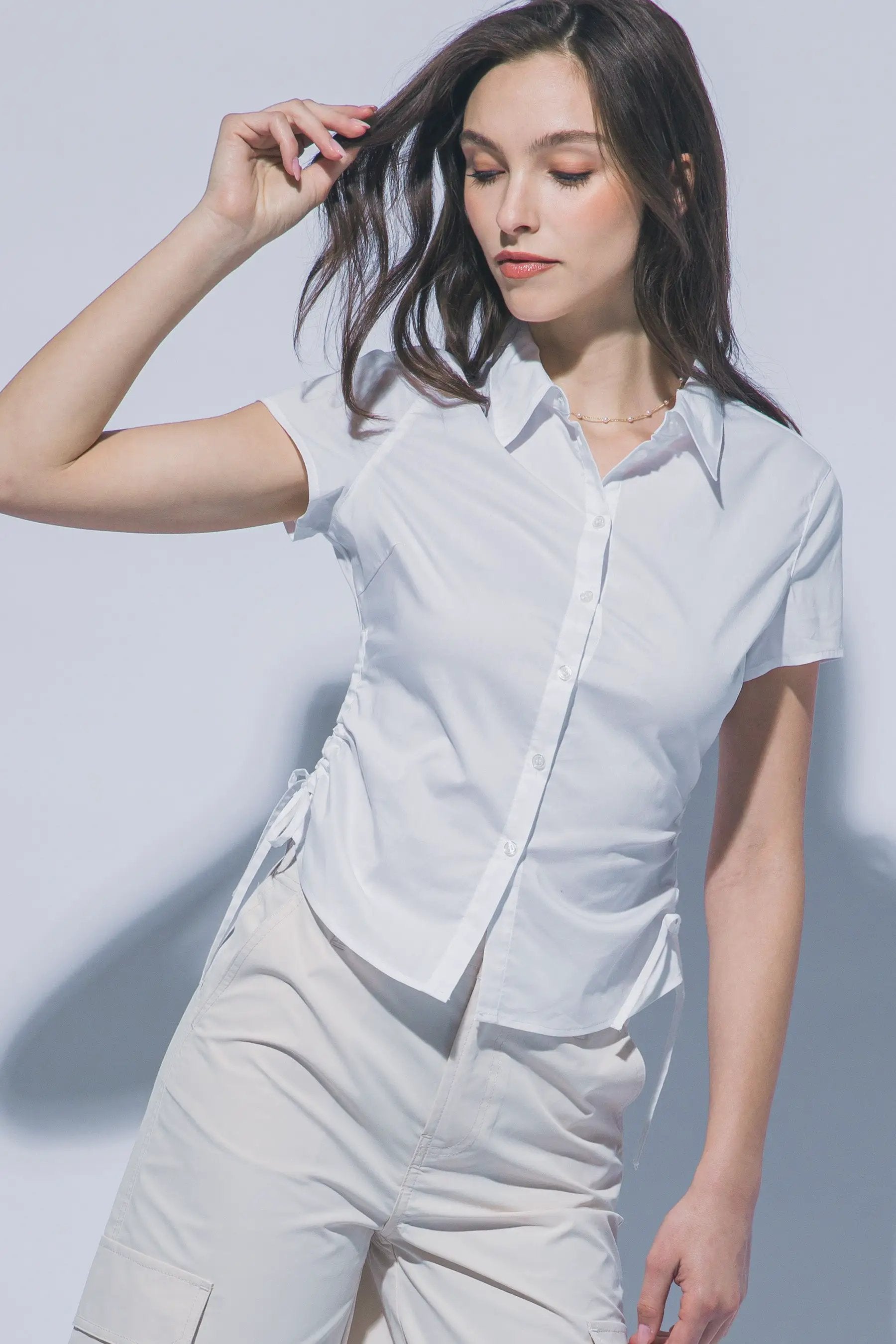 LOVE TREE Blusa Ajustada con Fruncido Lateral y Manga Corta - LOVE TREE - Tops