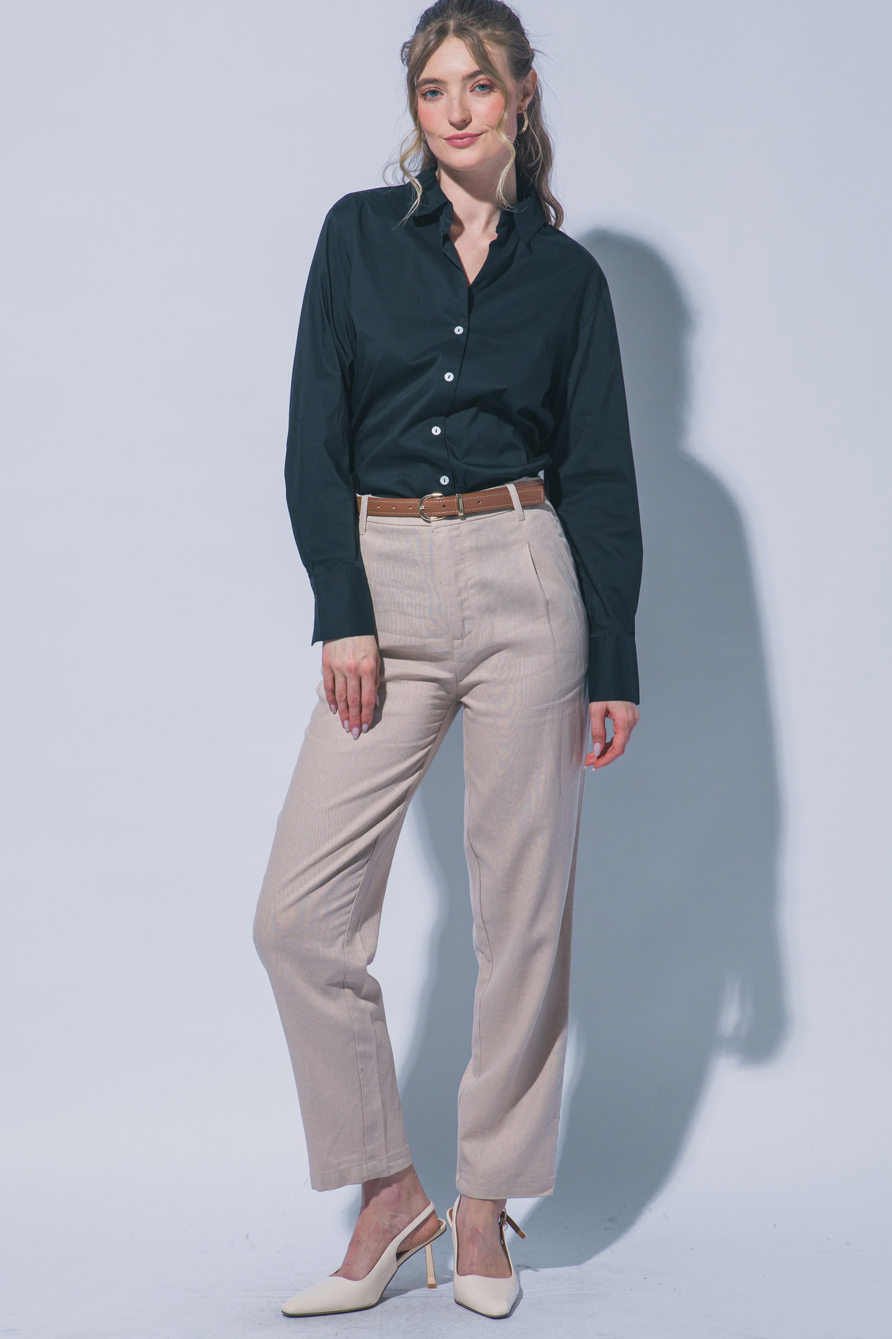 Pantalones de Lino de Tiro Alto: Elegancia Boutique y Corte Recto