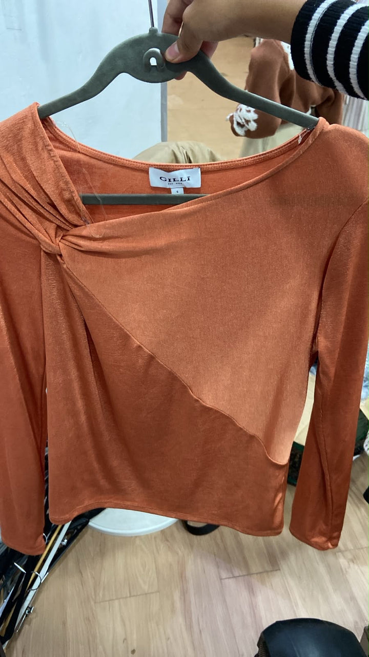Blusa de Manga Larga con Detalle de Nudo en Tono Teja
