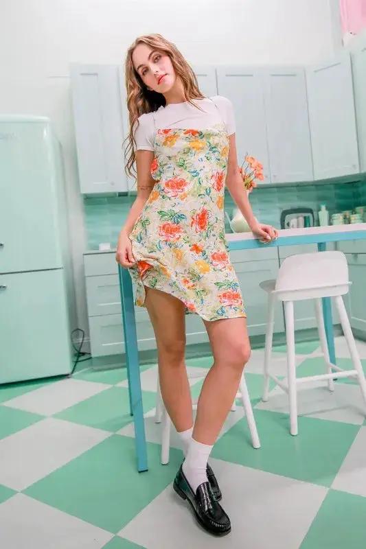Vestido Satén Floral Ajustado con Cuello Drapeado para Mujer - Estilo y Elegancia by SKEMO