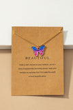 Collar con colgante de mariposa multicolor para pedir un deseo.