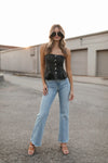 Top mezclilla abotonado strapless