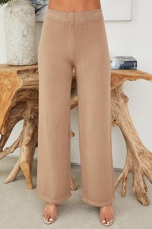 Pantalones Anchos de Tejido Suave: Elegancia Casual