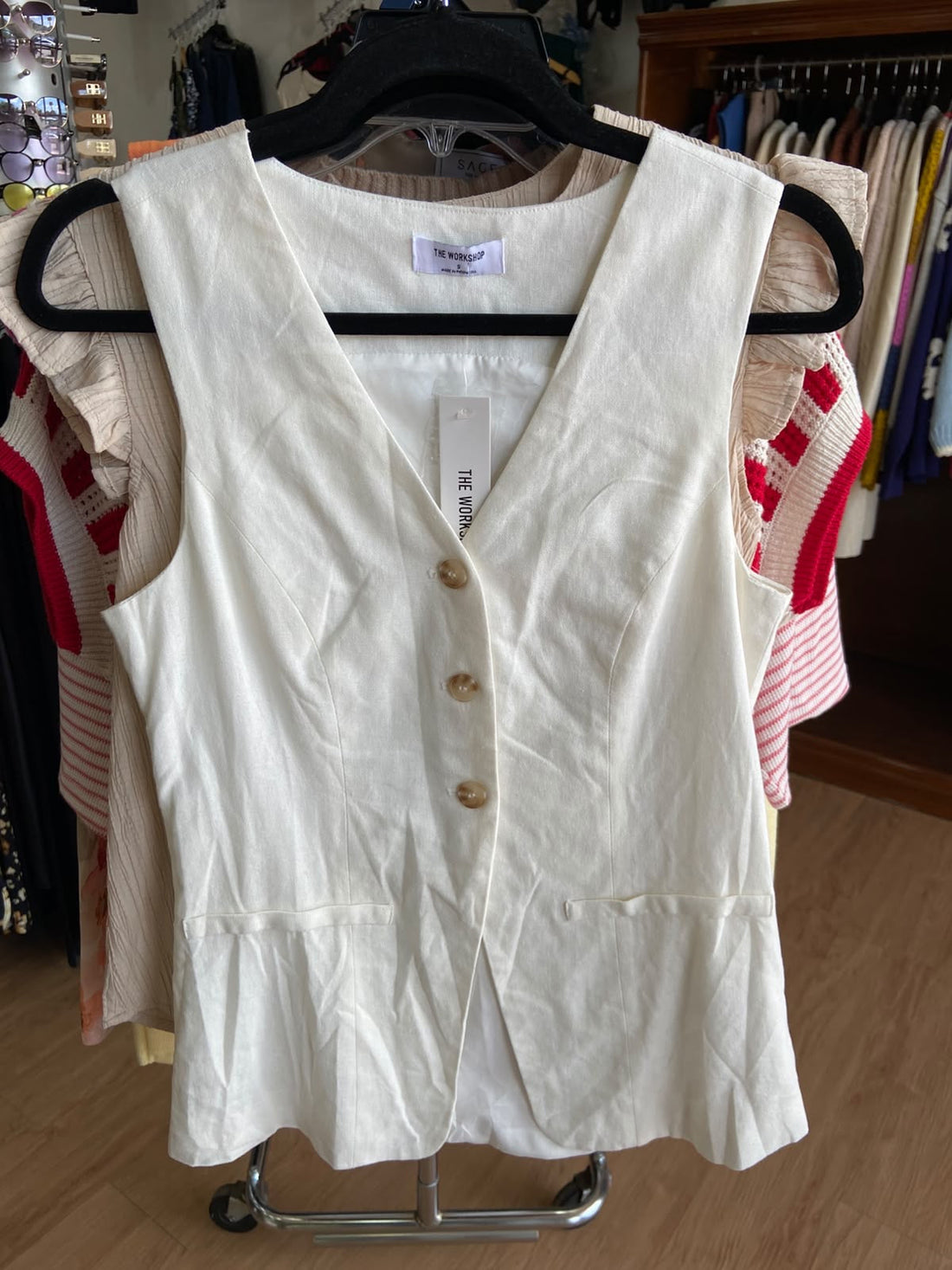 Blusa Peplum Sin Mangas en Crema - Estilo Boutique Elegante