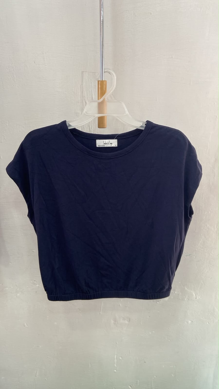 Top Corto Azul Marino con Dobladillo Elástico - Estilo Boutique