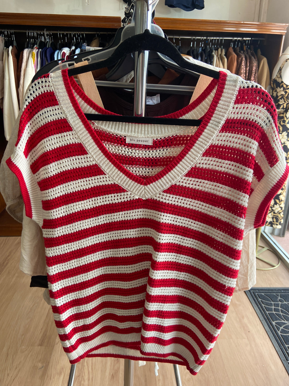 Blusa tejida roja con blanco