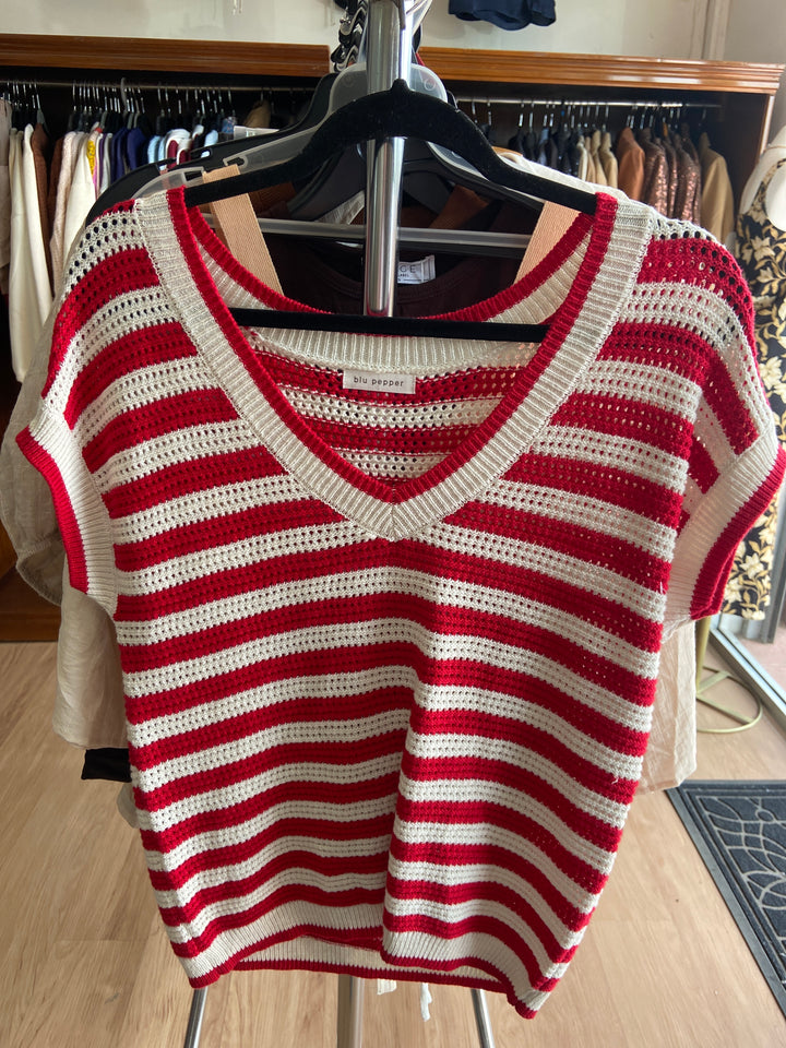 Blusa tejida roja con blanco
